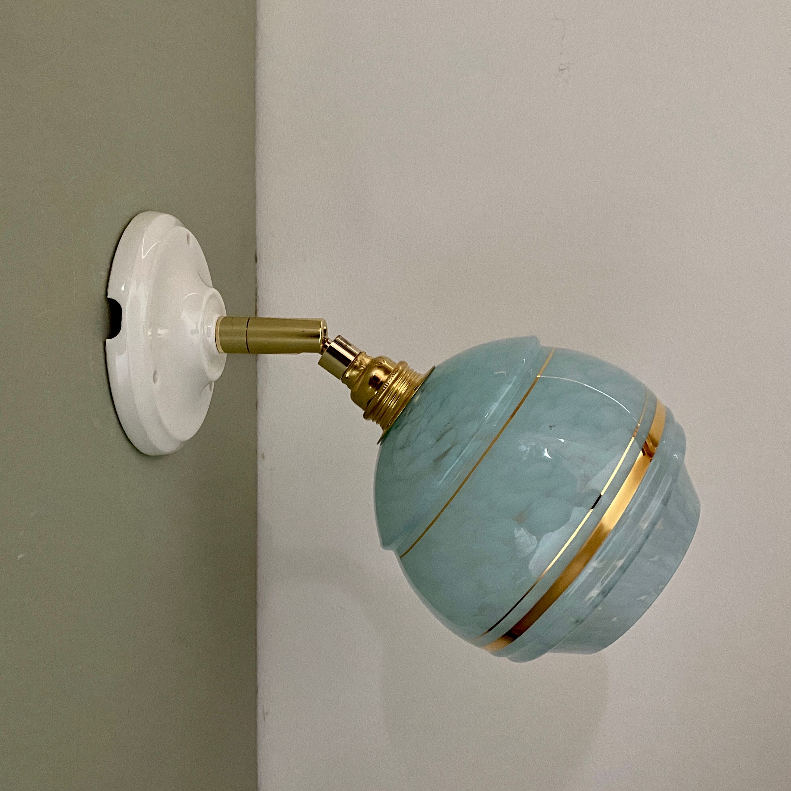 Applique tulipe vintage en verre de Clichy bleu et doré Selency