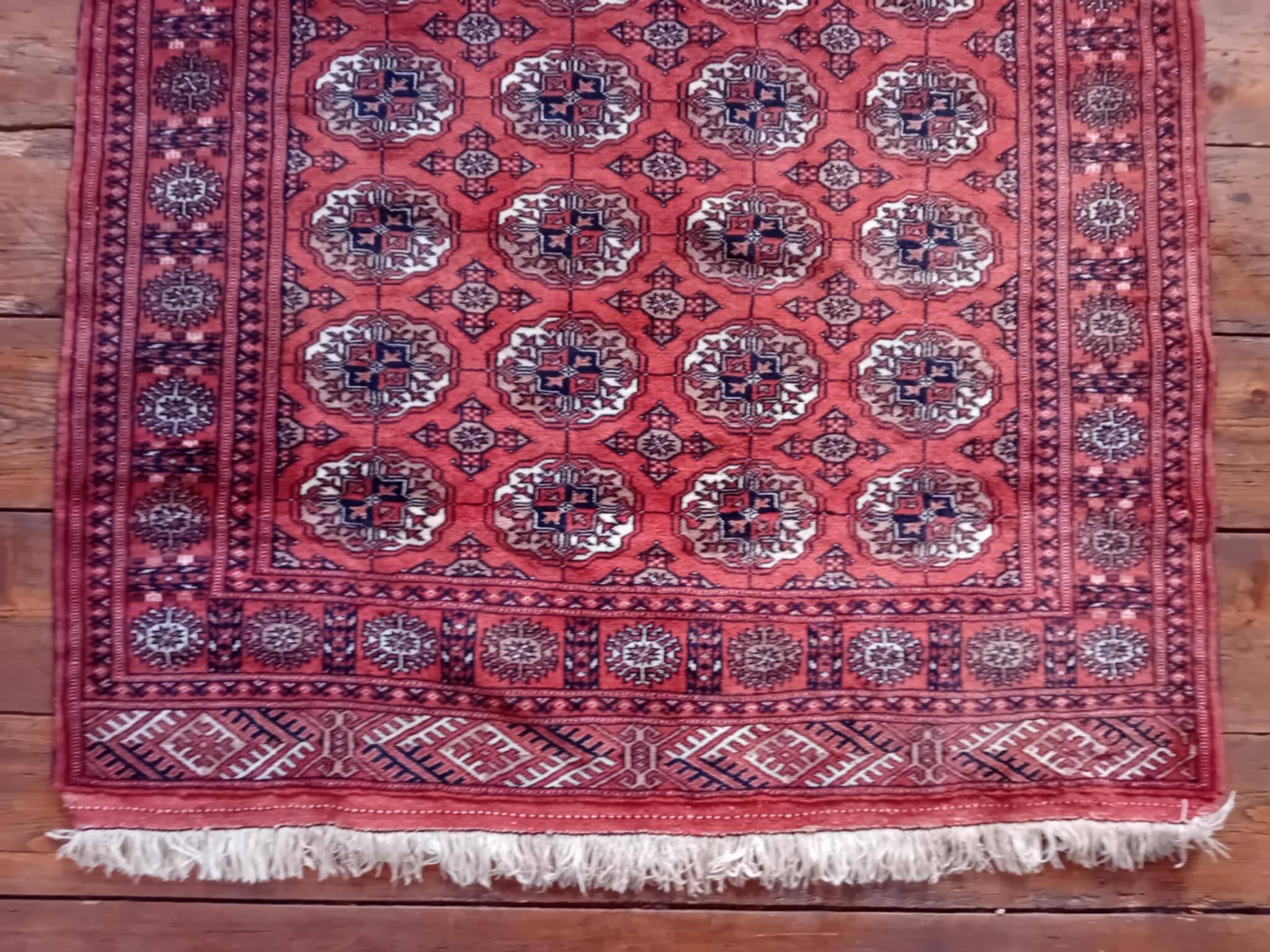 Handmade Turkmen Bukhara rug 172x116cm