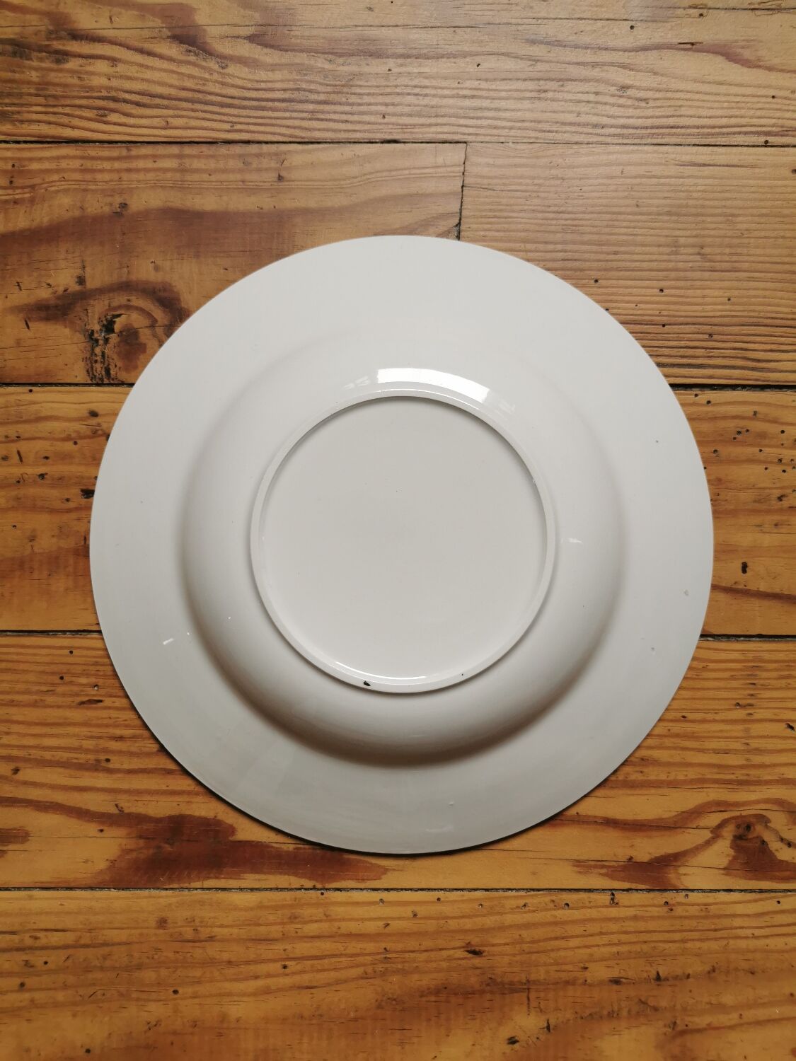 Vintage golden hollow plates