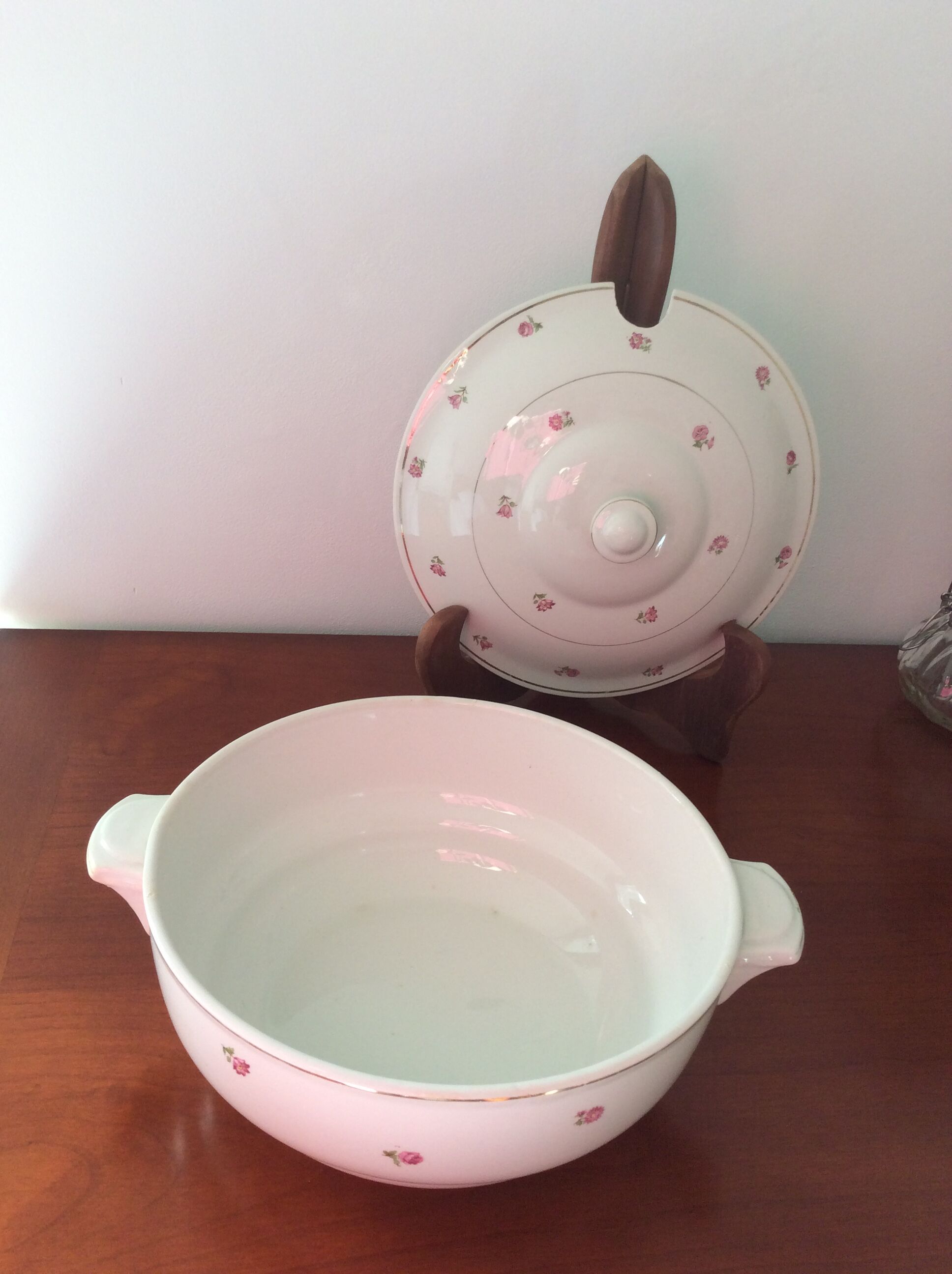 Soupiere semi-porcelain St-Amand Hamage -Orchies Model "Saintonge"