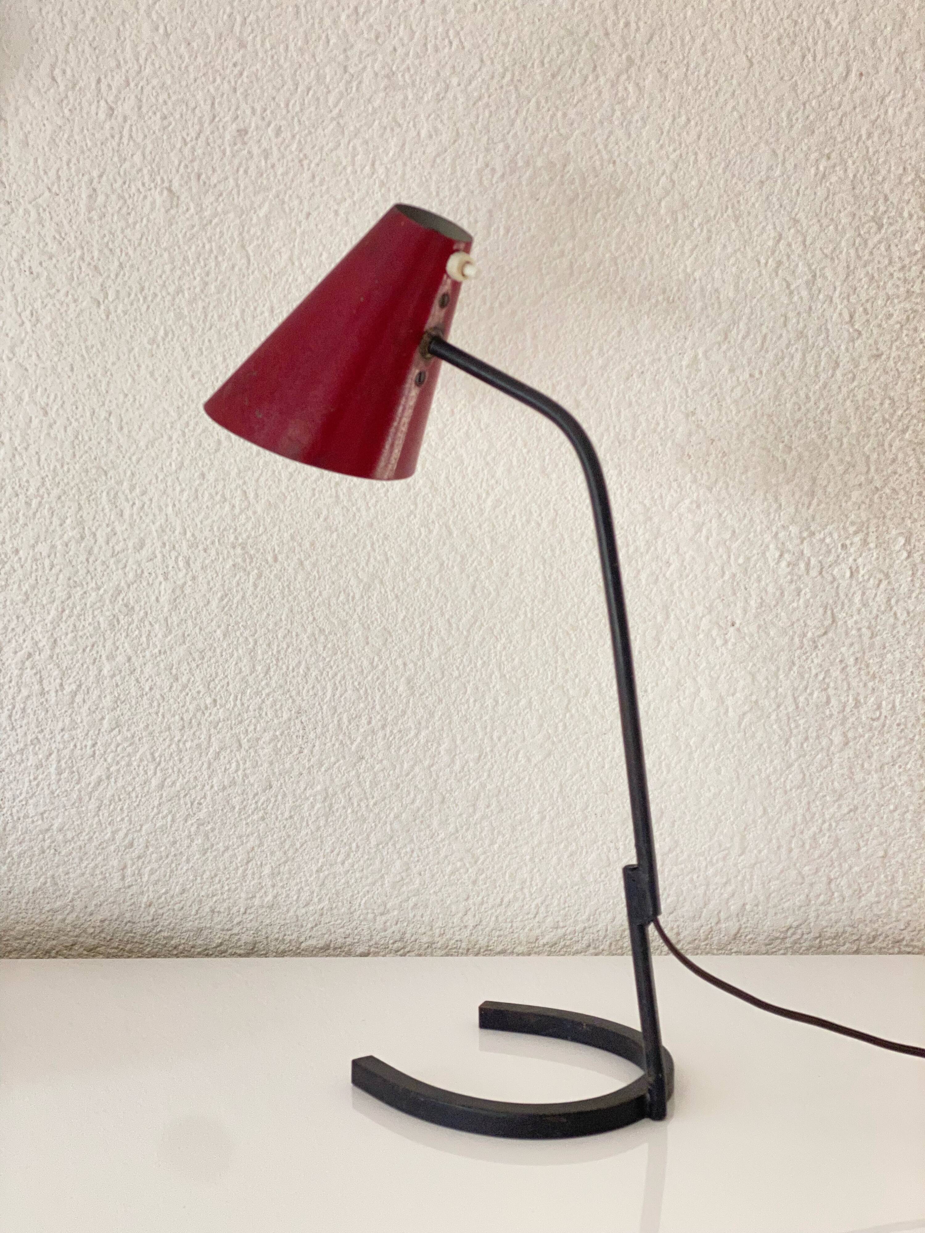 Cocotte lamp in red and black metal, design of the 50s.