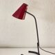 Lampe cocotte en métal rouge et noir, design des années 50.