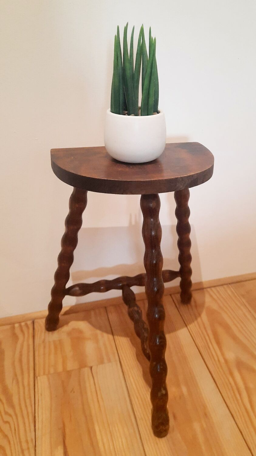 Wooden stool turned feet