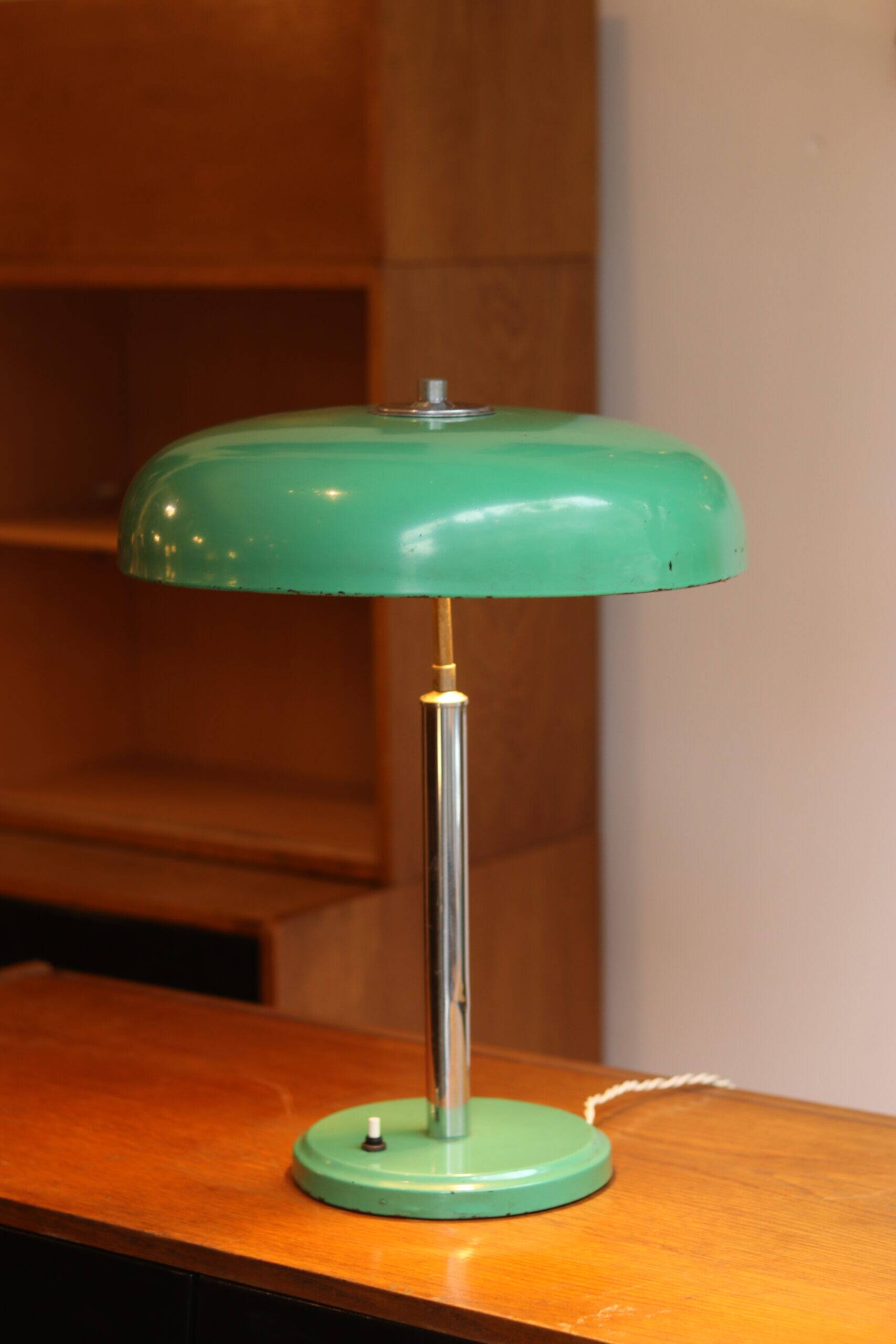 Bauhaus style desk lamp in green lacquered metal, circa 1950-60.