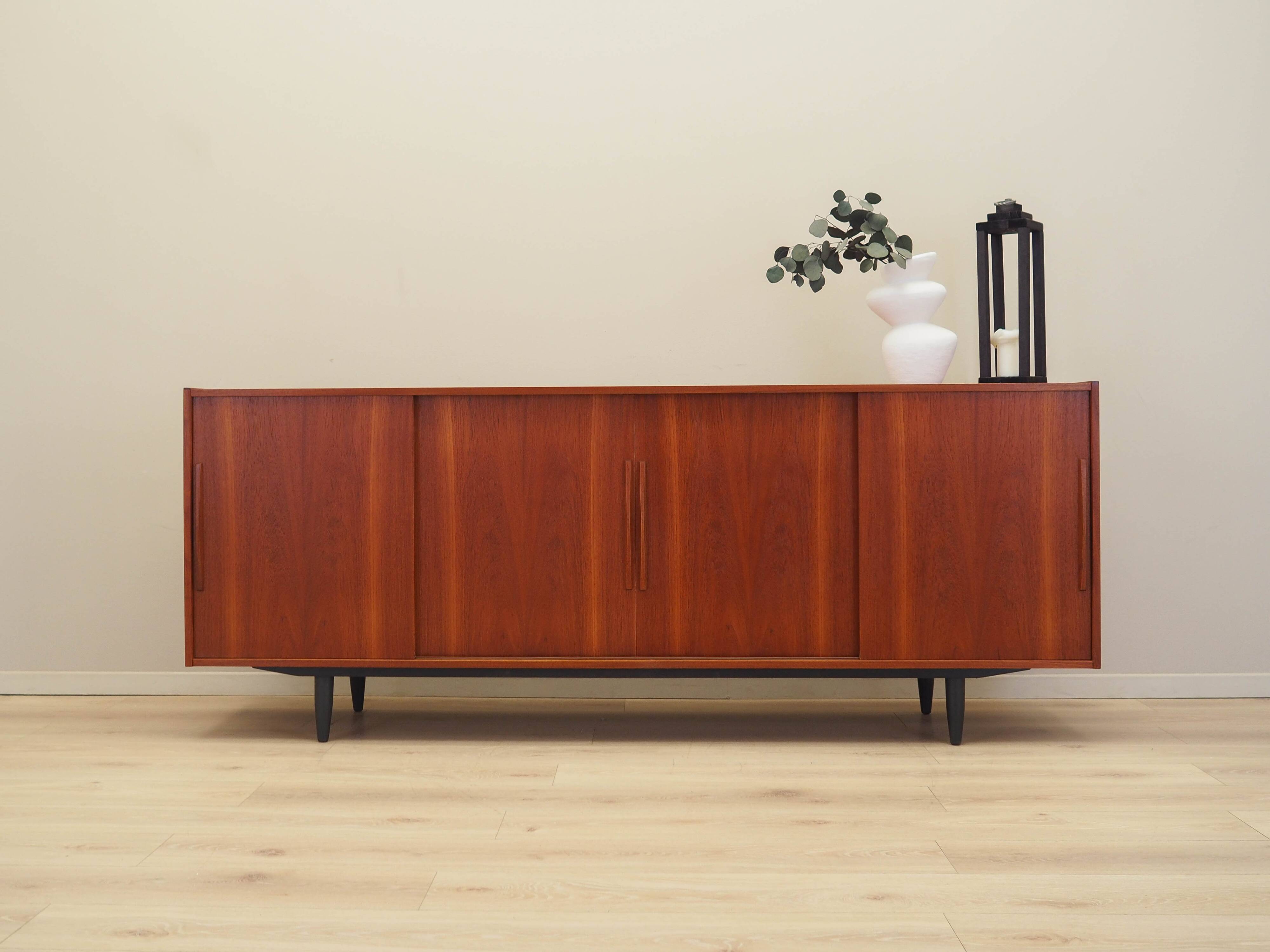 Buffet en teck, design danois, années 1970, fabricant : Danemark