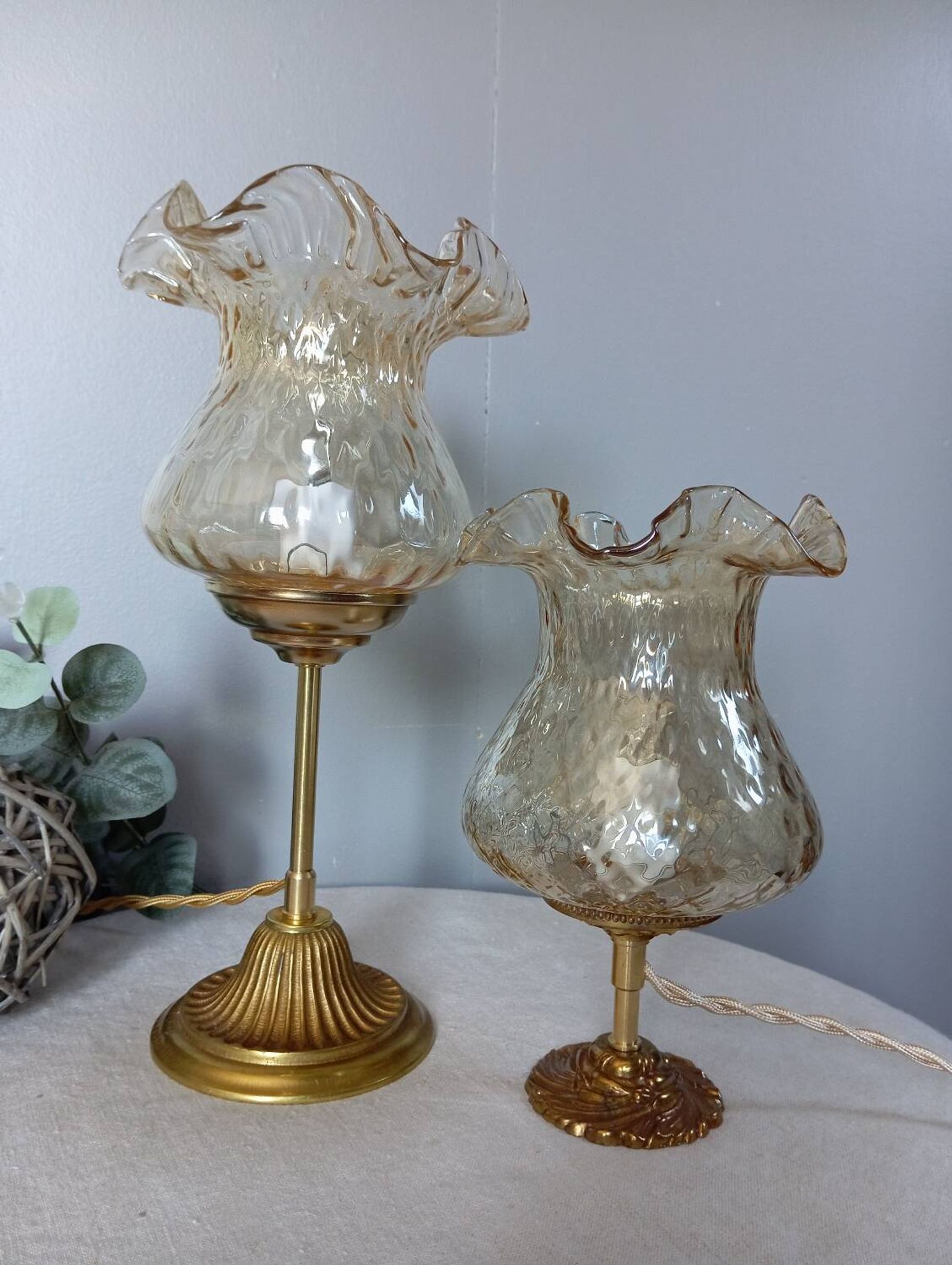 Duo desk lamps, vintage inspiration, bronze and ocher tulip glass
