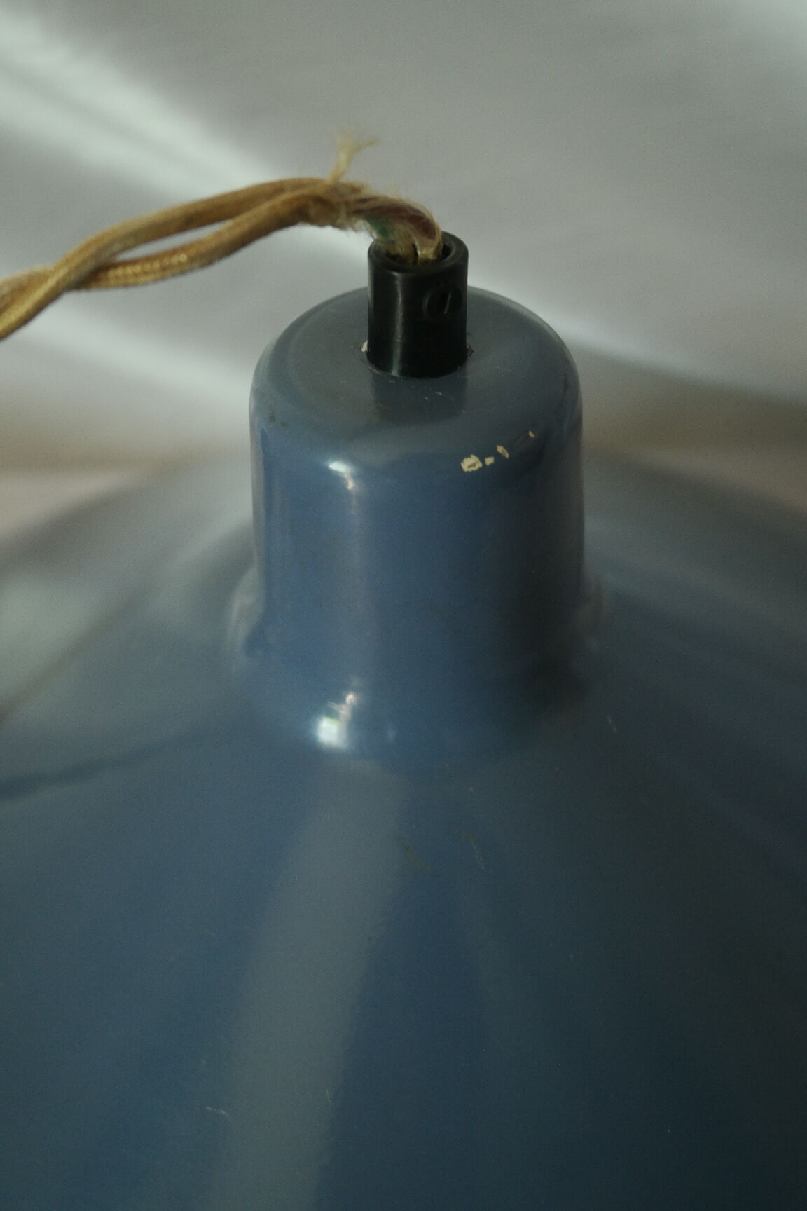 Suspension enamelled sheet metal rises drop vintage blue