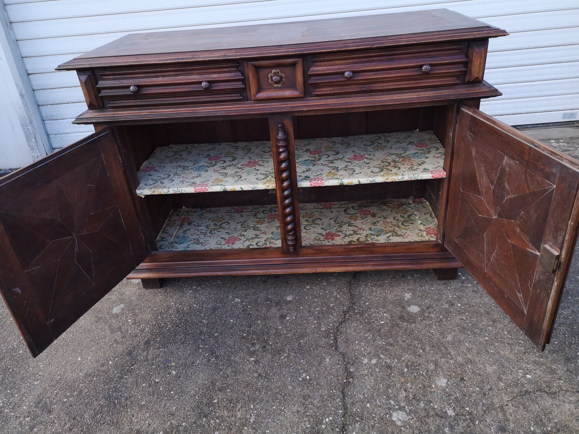 Louis XIII style buffet