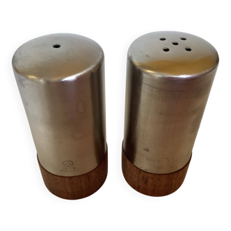 Salt and pepper set in teak and metal, Scandinavian style.