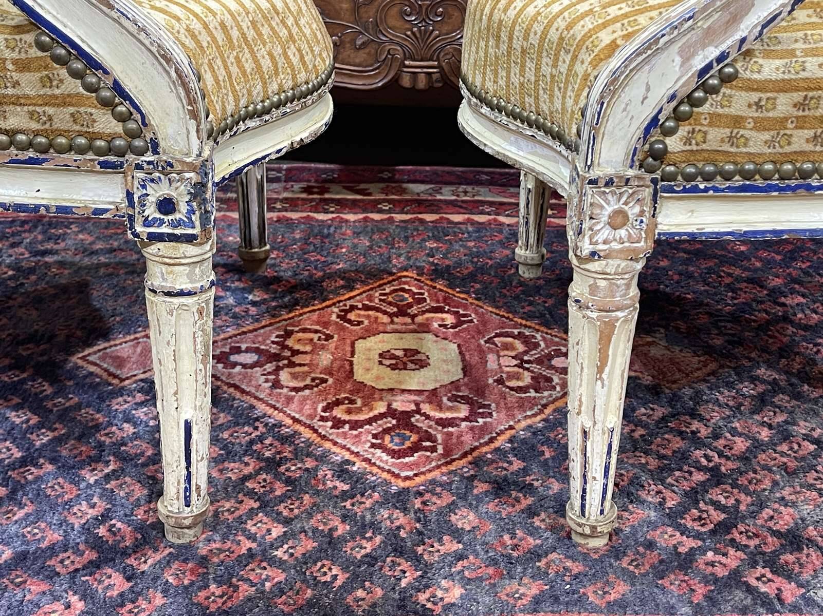 Paire de cabriolets d'époque Louis XVI en hêtre