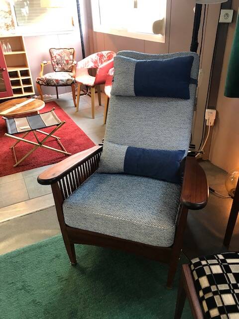 William Morris rocking chair, Arts and Crafts movement, refurbished.