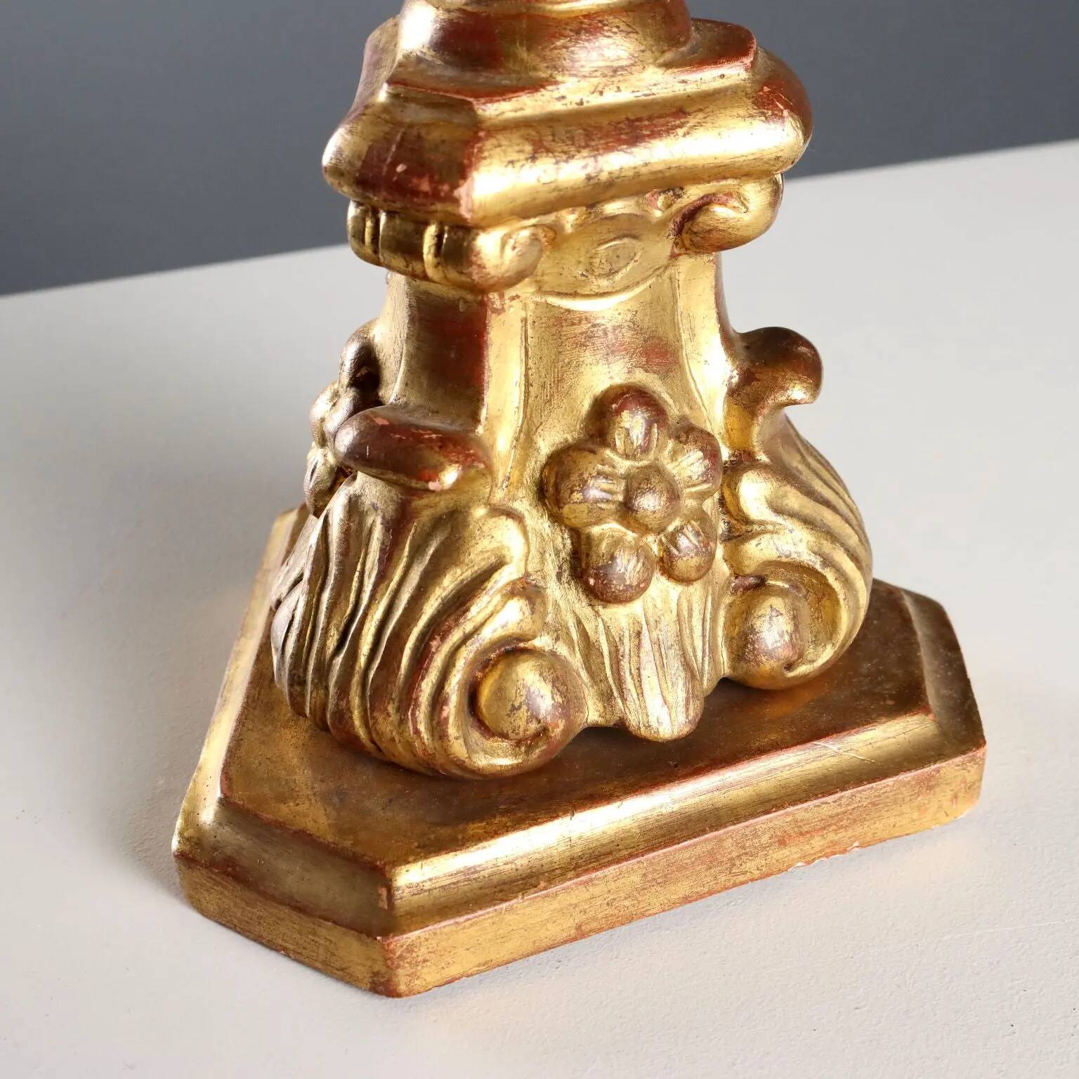 Bougeoirs en bois tourné, Italie, 20th century