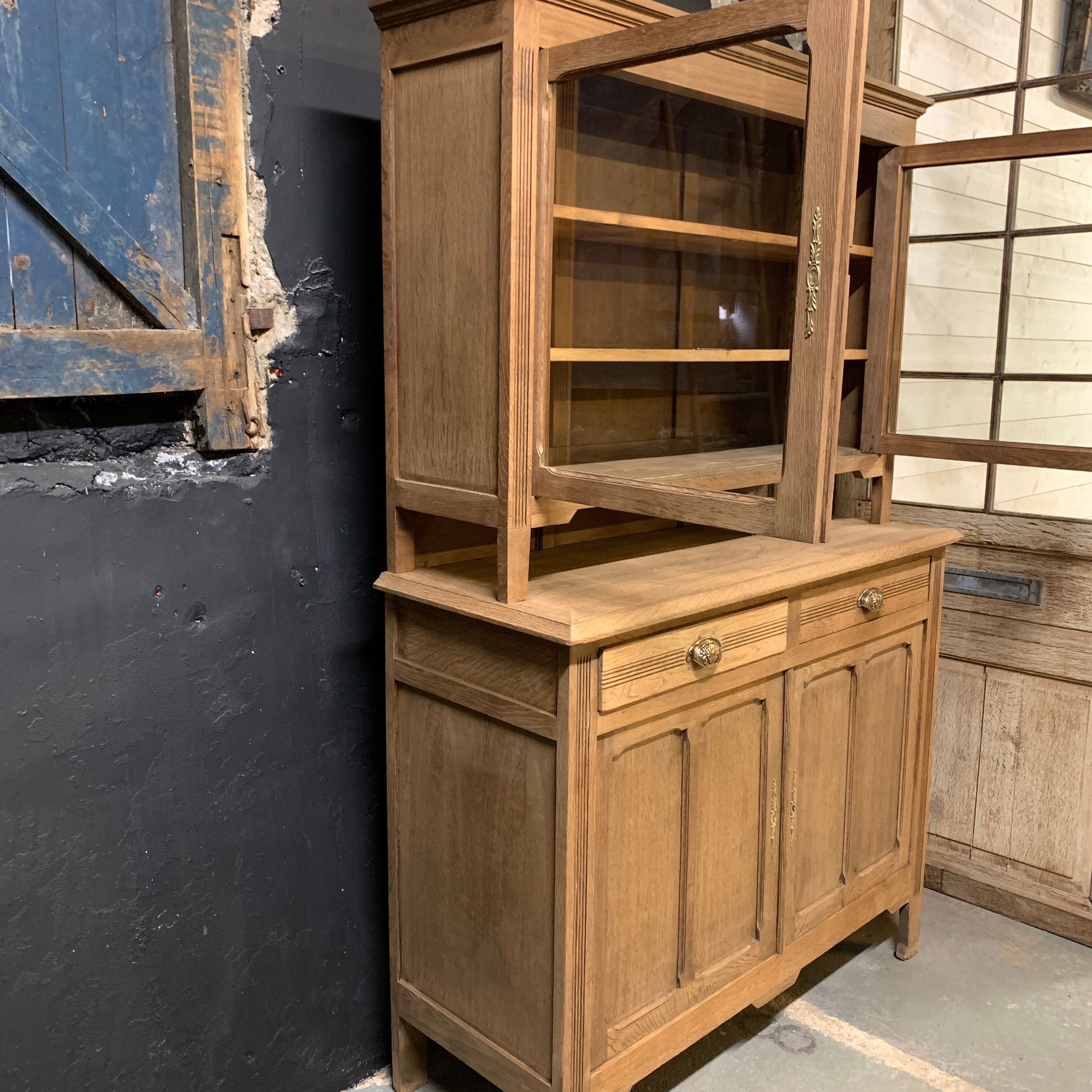 Former 1950 oak croess