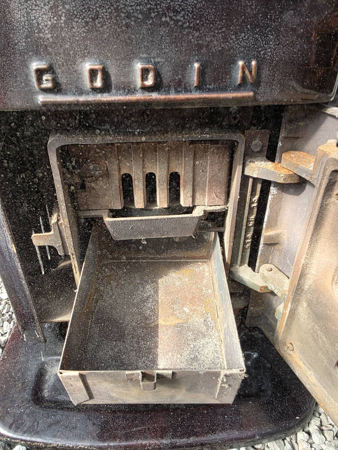 Godin enameled cast iron stove for coal and wood