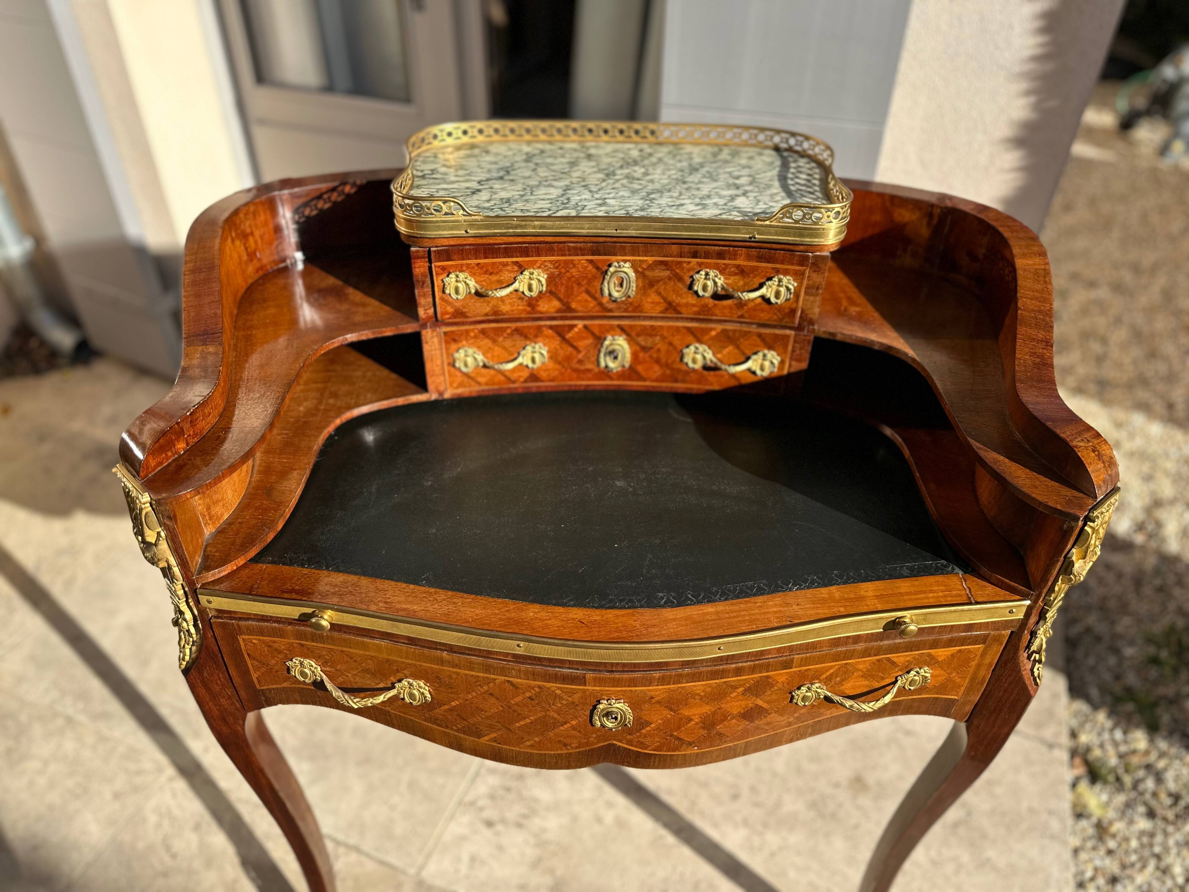 Sublime mid-tier Transition style desk, inlaid, 19th century