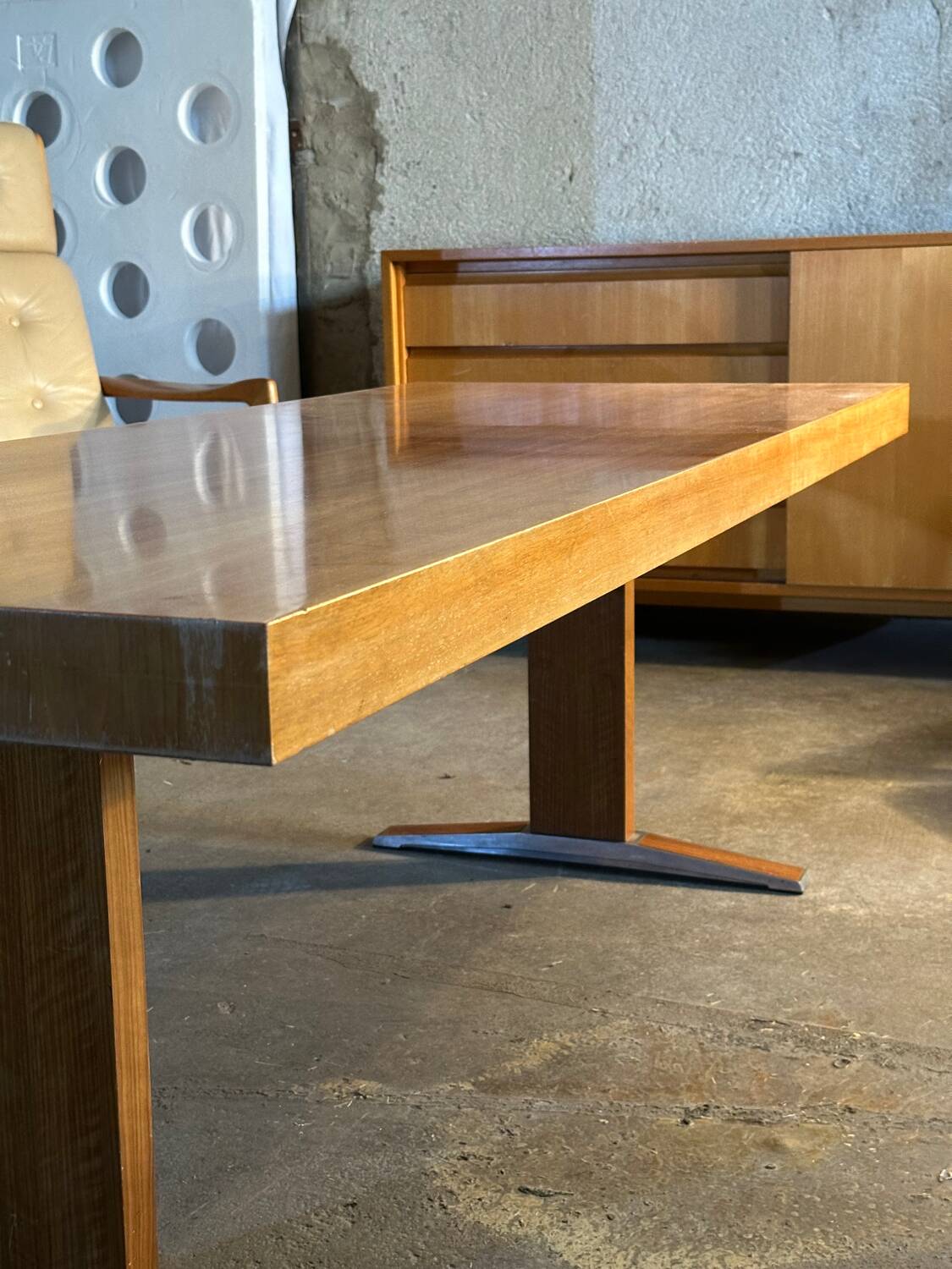 Coffee table convertible into dining table - hybrid design