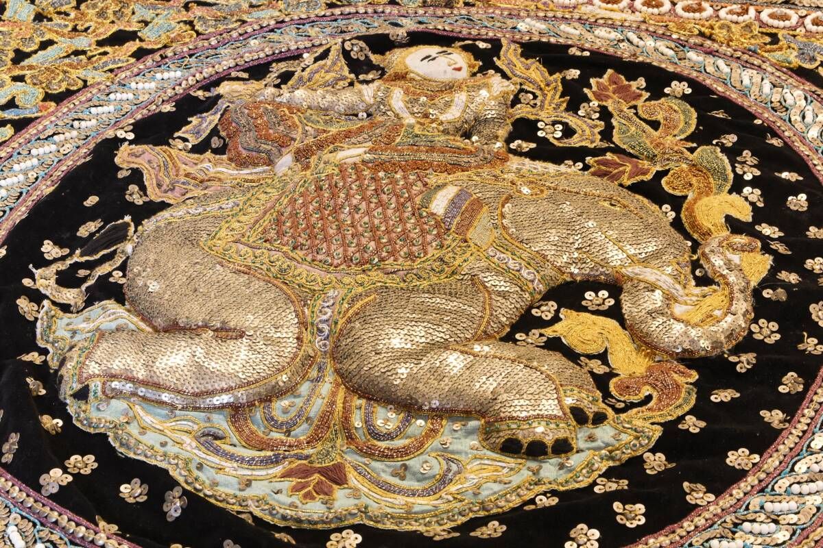 Tapisserie birmane Kalaga, les éléphants, perles et sequins
