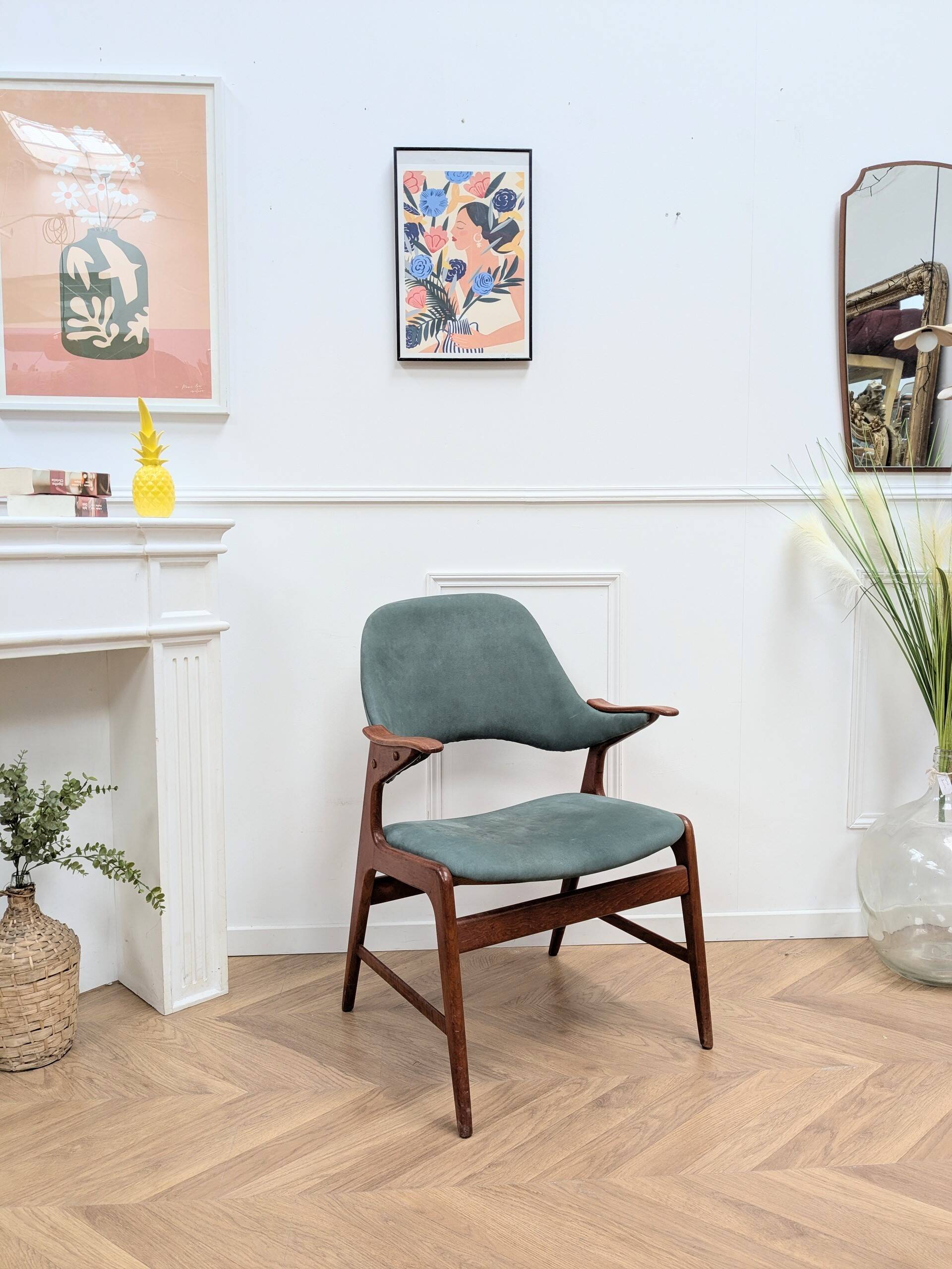 Danish chair with armrests