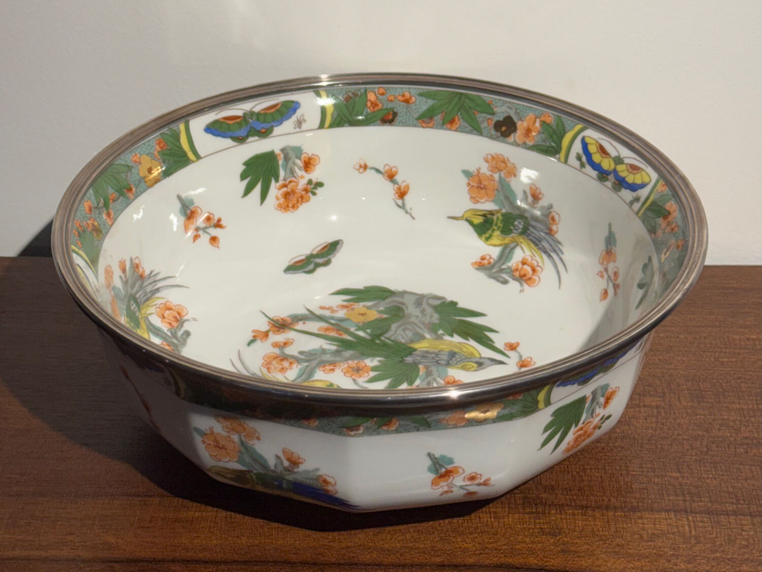 Shallow porcelain plate from Limoges Raynaud, bird decoration.