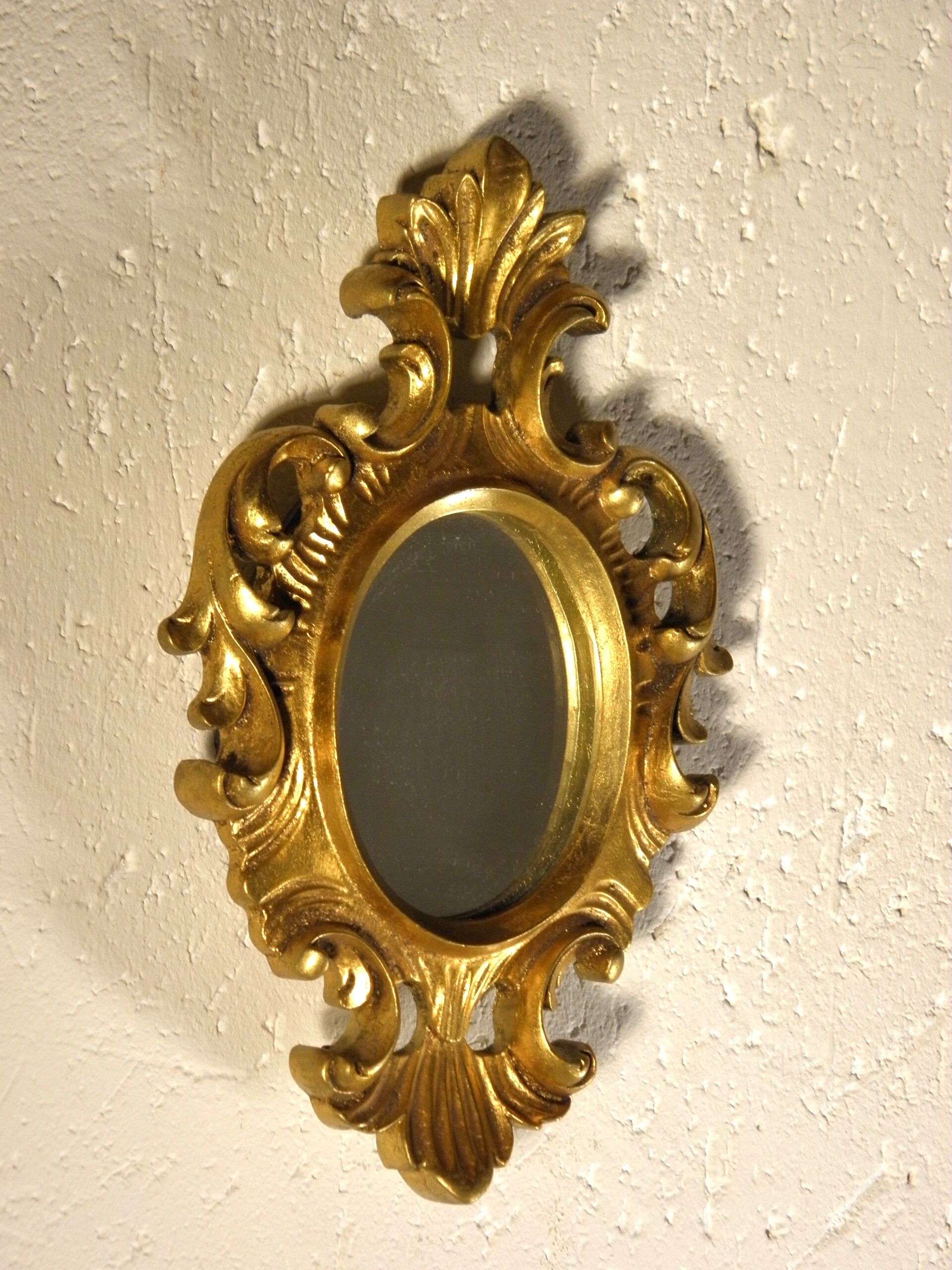 Small golden baroque mirror 24 x 15 cm
