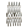 Suite de 12 fourchettes et 12 couteaux à poissons Ercuis en métal argenté style Art déco