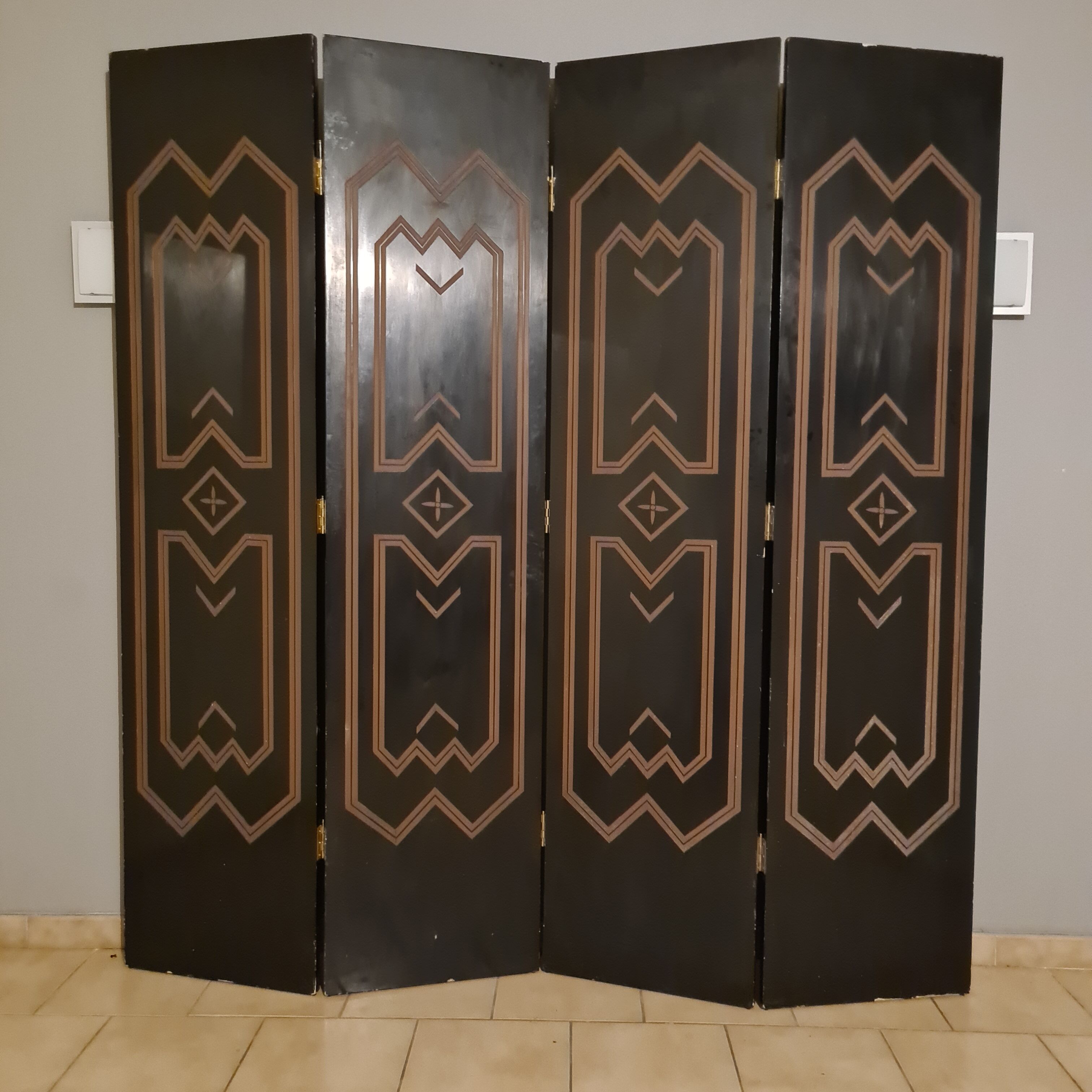 Wooden screen lasked and engraved circa 1980