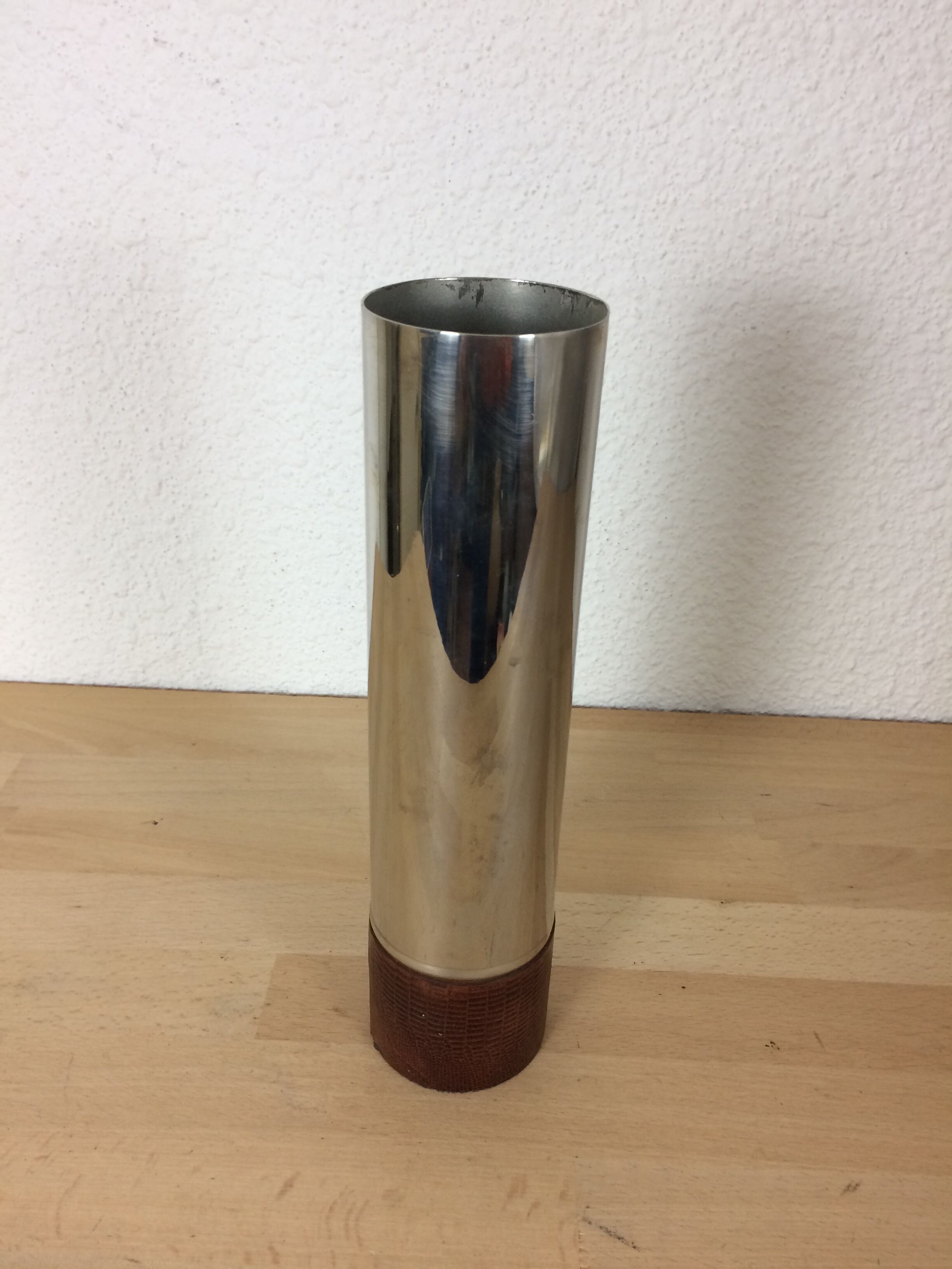 Vase rouleau acier chromé et simili cuir