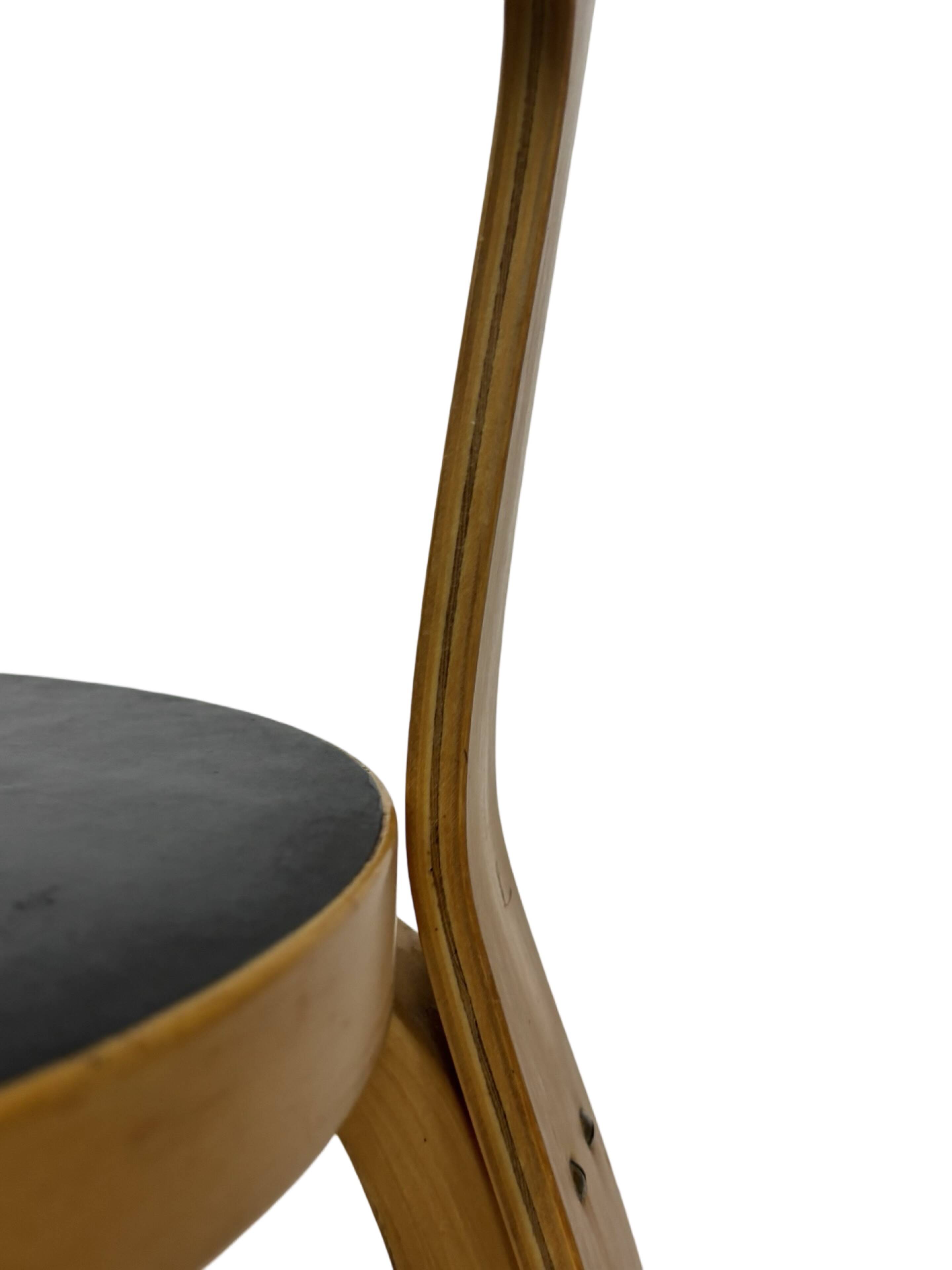 Chaise vintage modèle 65 par Alvar Aalto pour Artek (Linoléum noir)