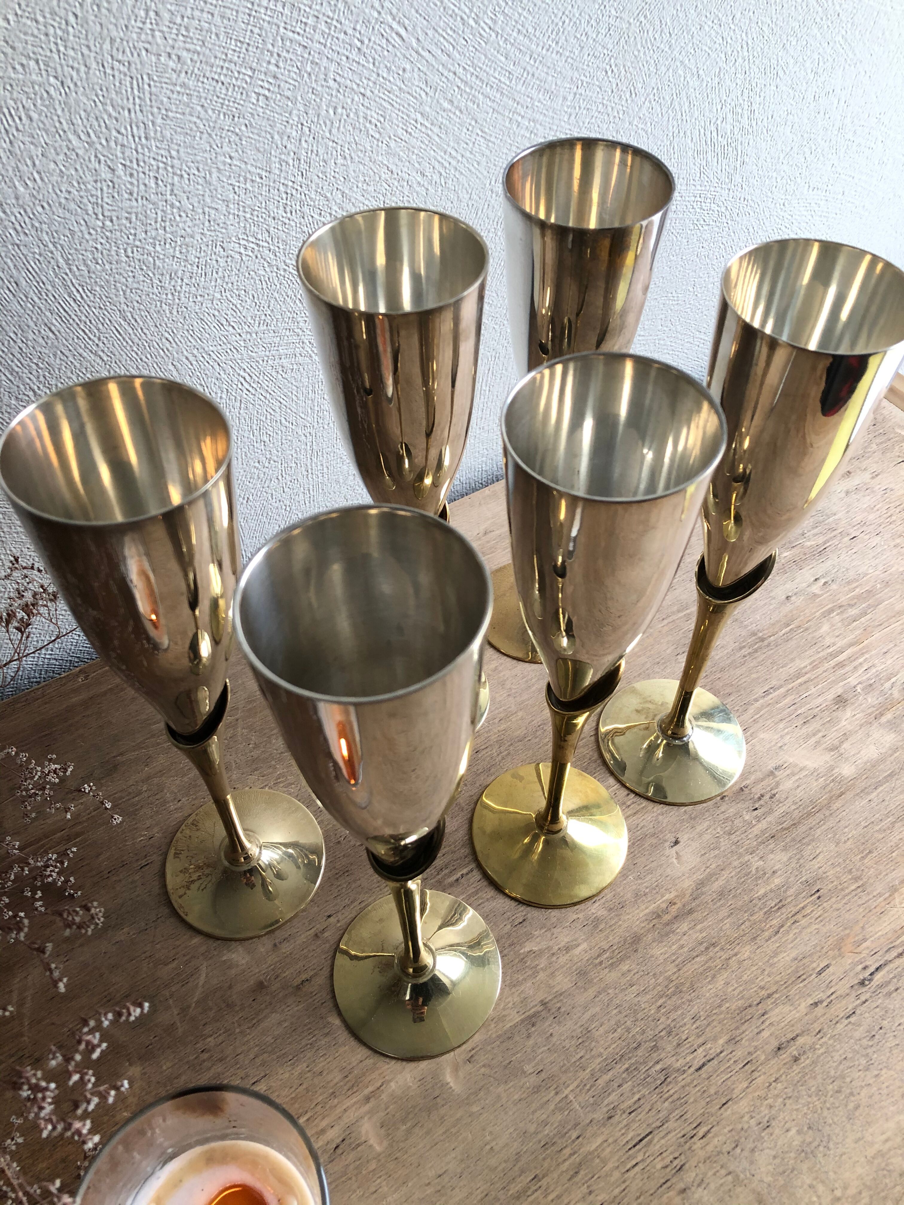 6 flûtes à champagne en laiton doré