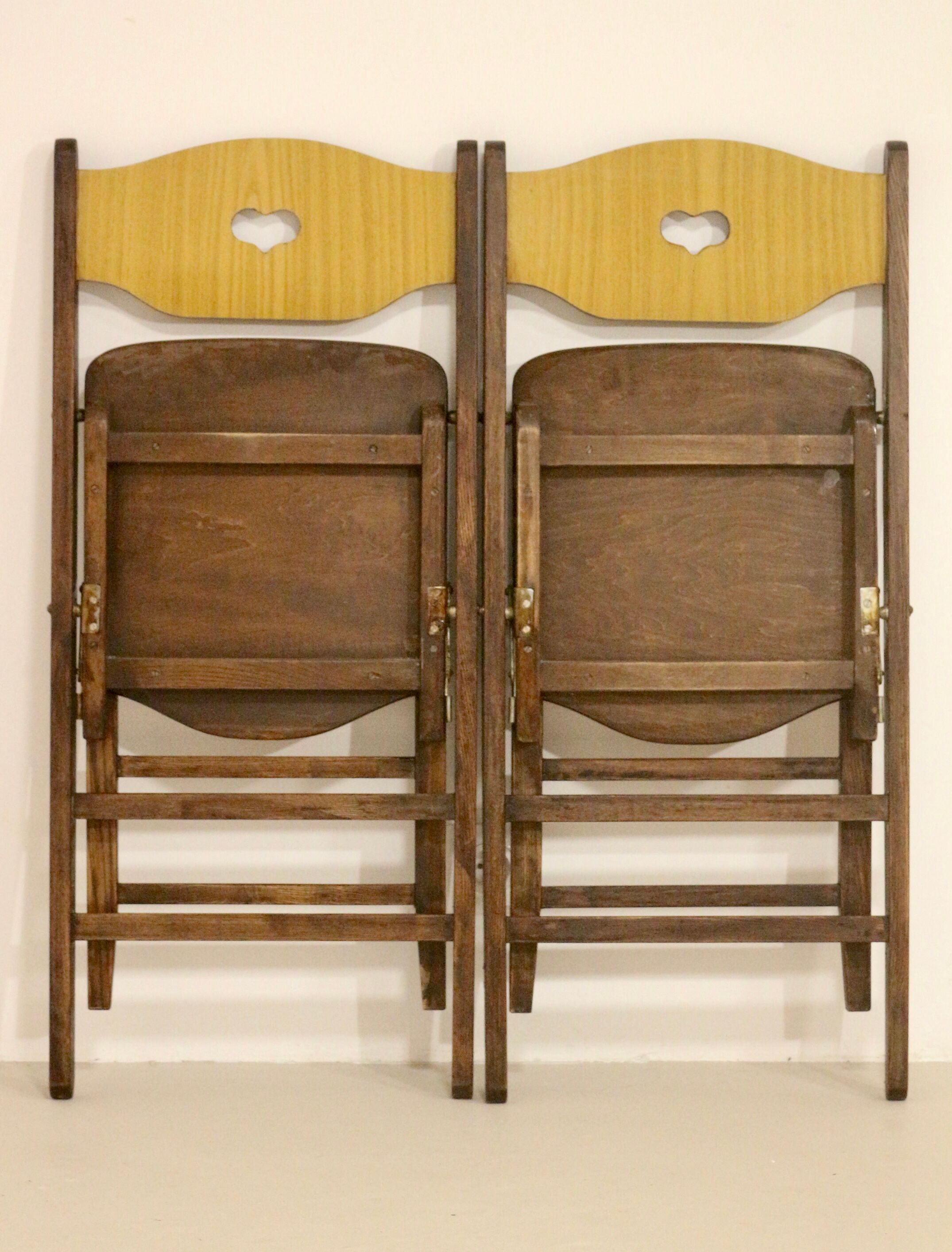 Pair of vintage folding chairs year 50 sculpted backrest.