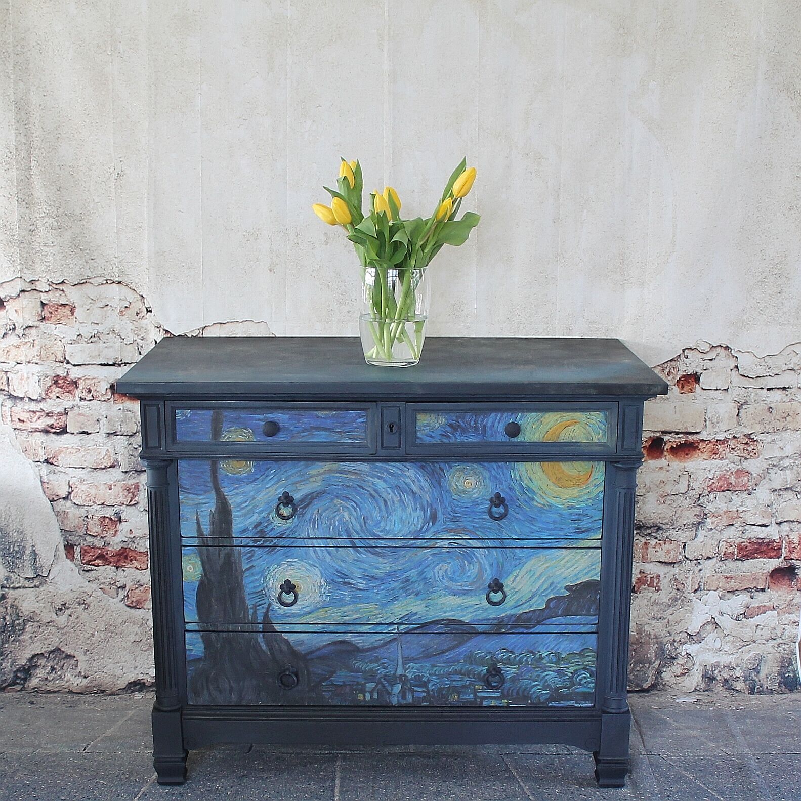 Chest of drawers