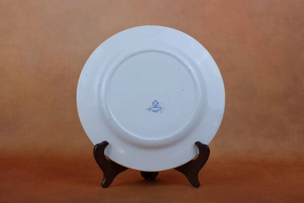 Assiette XIXème en faïence de Gien style renaissance italienne