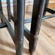 Paire de chaises noires + simili blanc