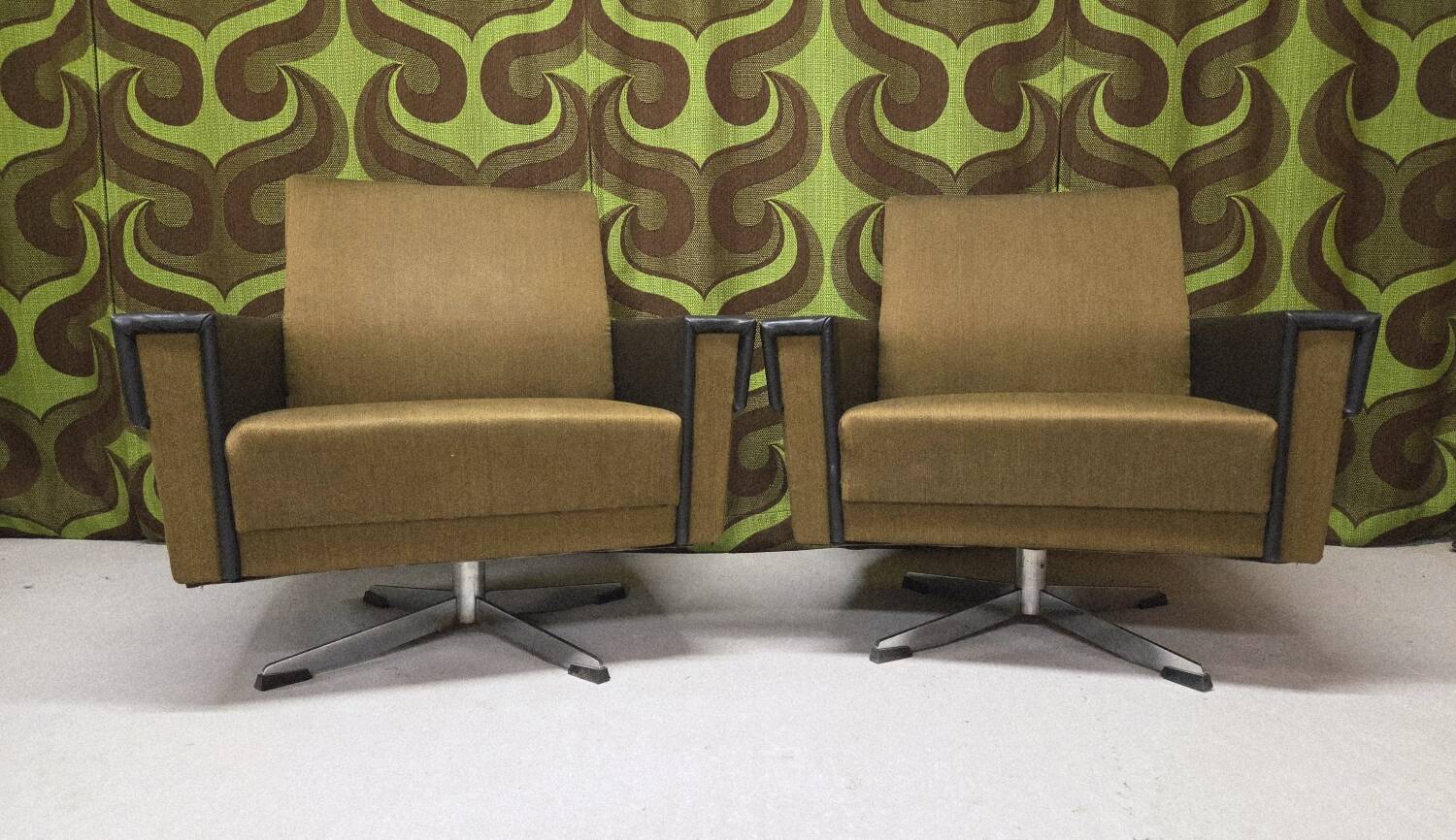 Paire de fauteuils 1970 pivotants