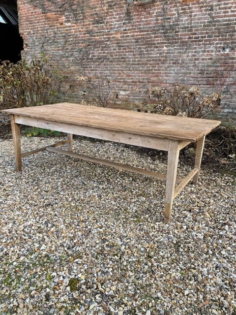 Farm table