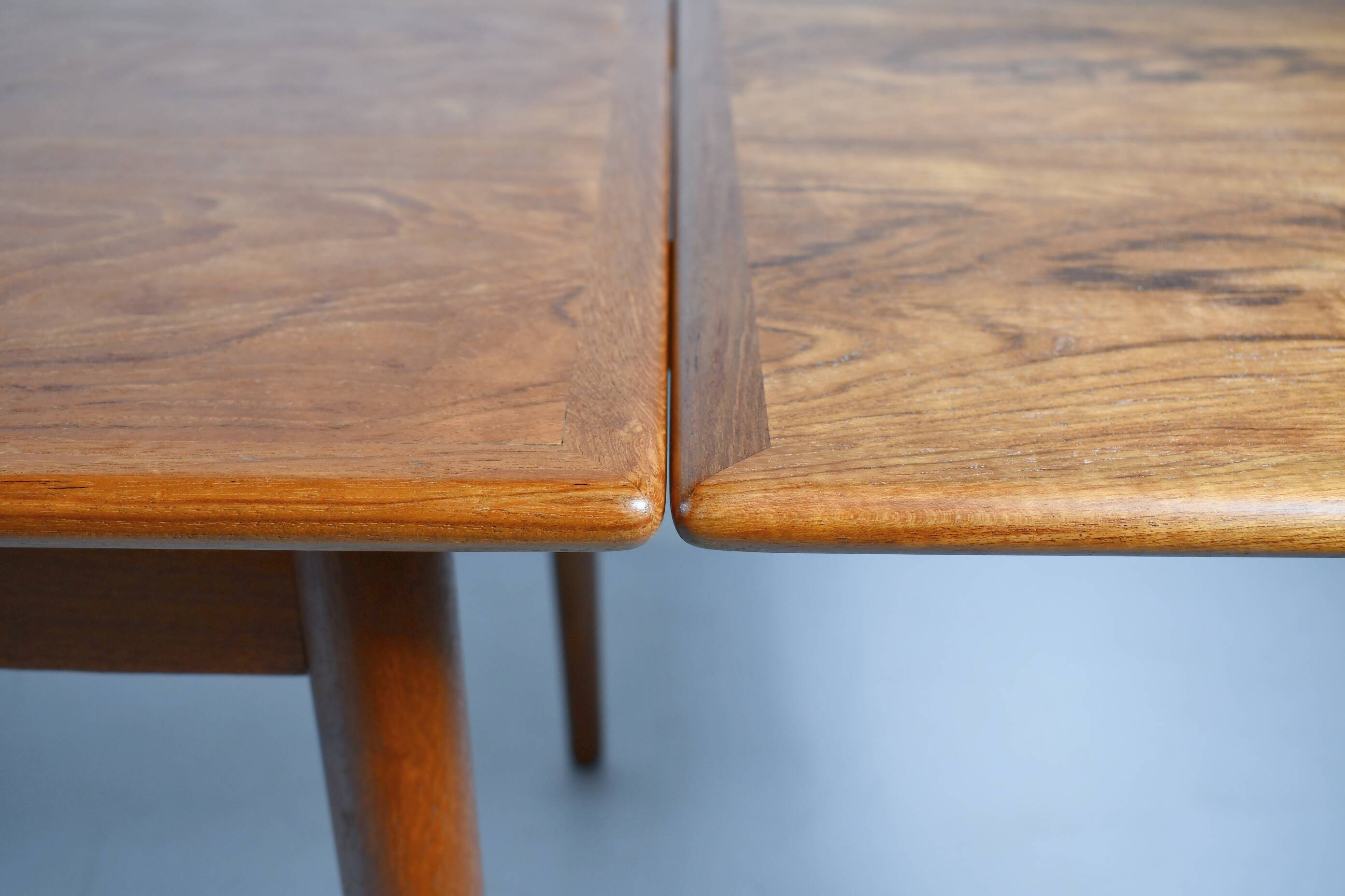 Table à manger en teck par Georg Petersens. Danemark, années 1960.
