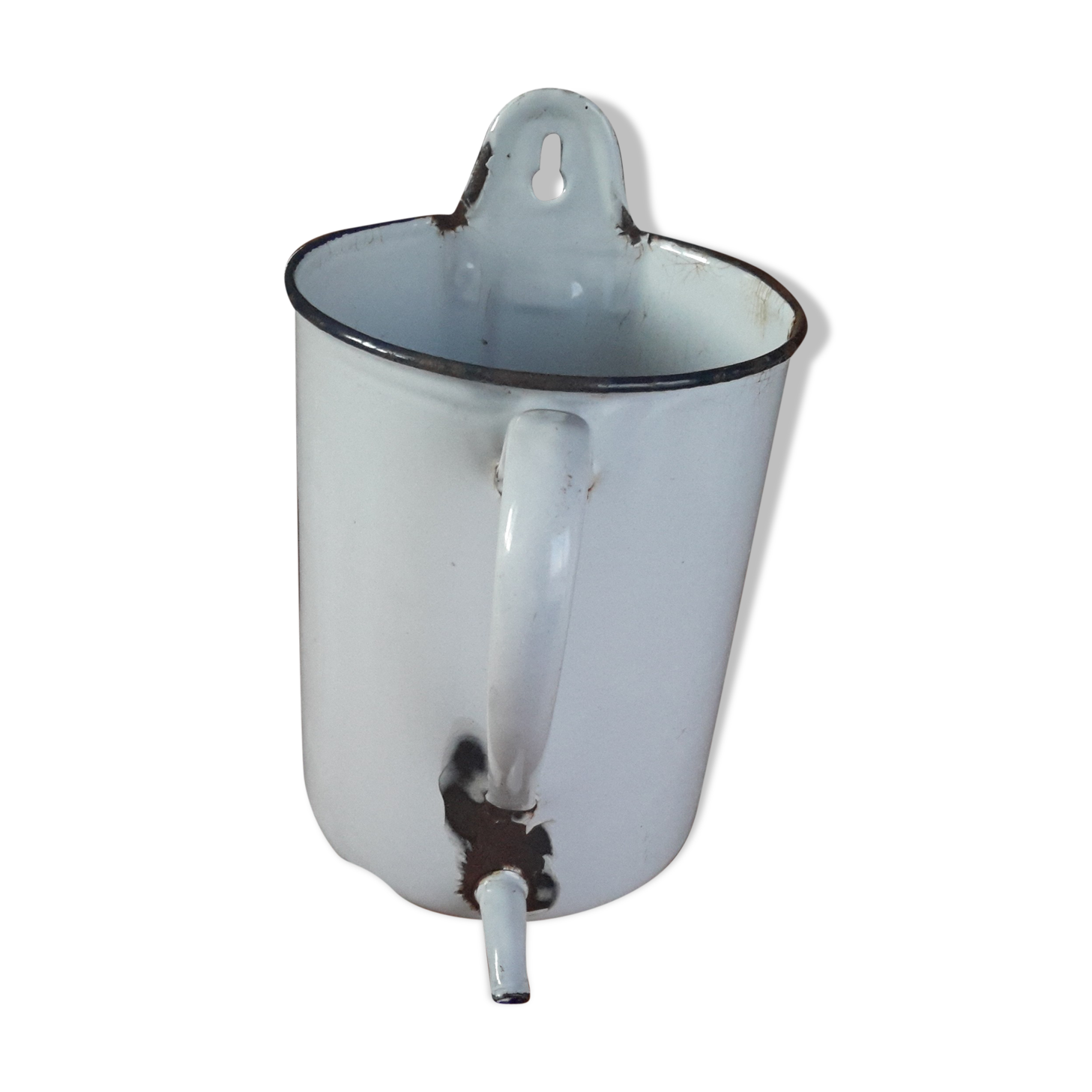 Enamelled water fountain