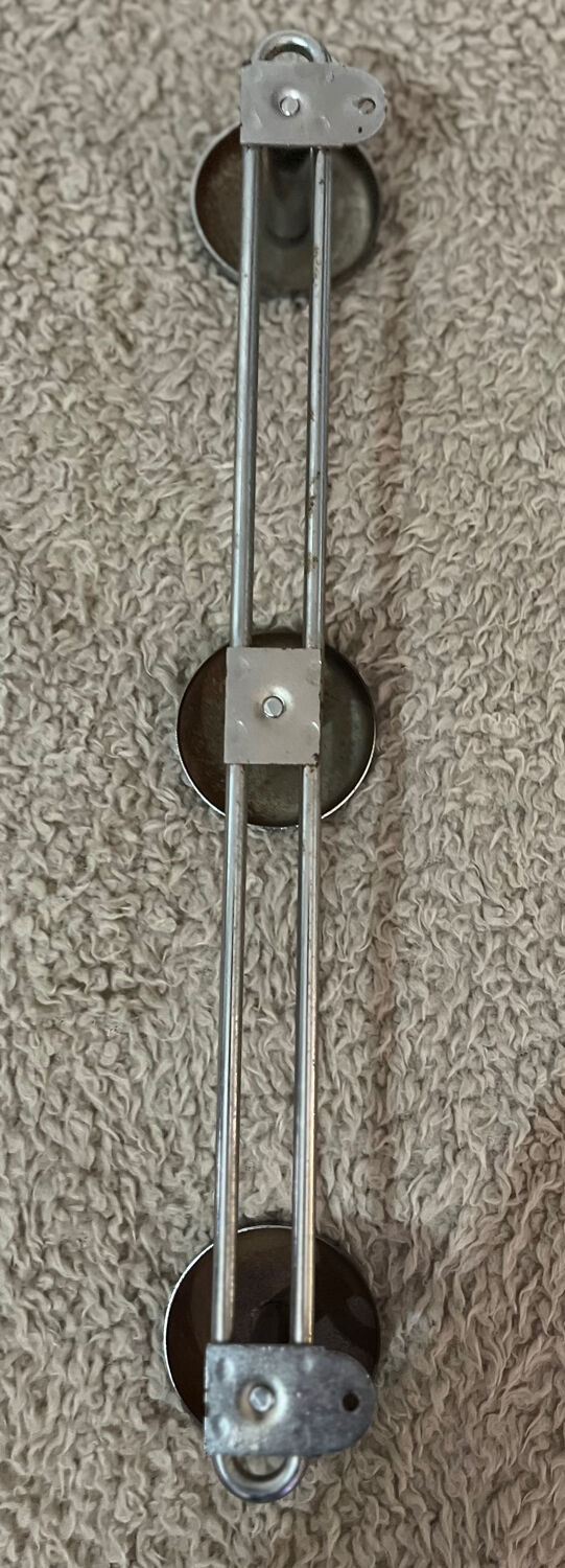 Wall coat rack with 3 hooks in chrome metal from the 80s