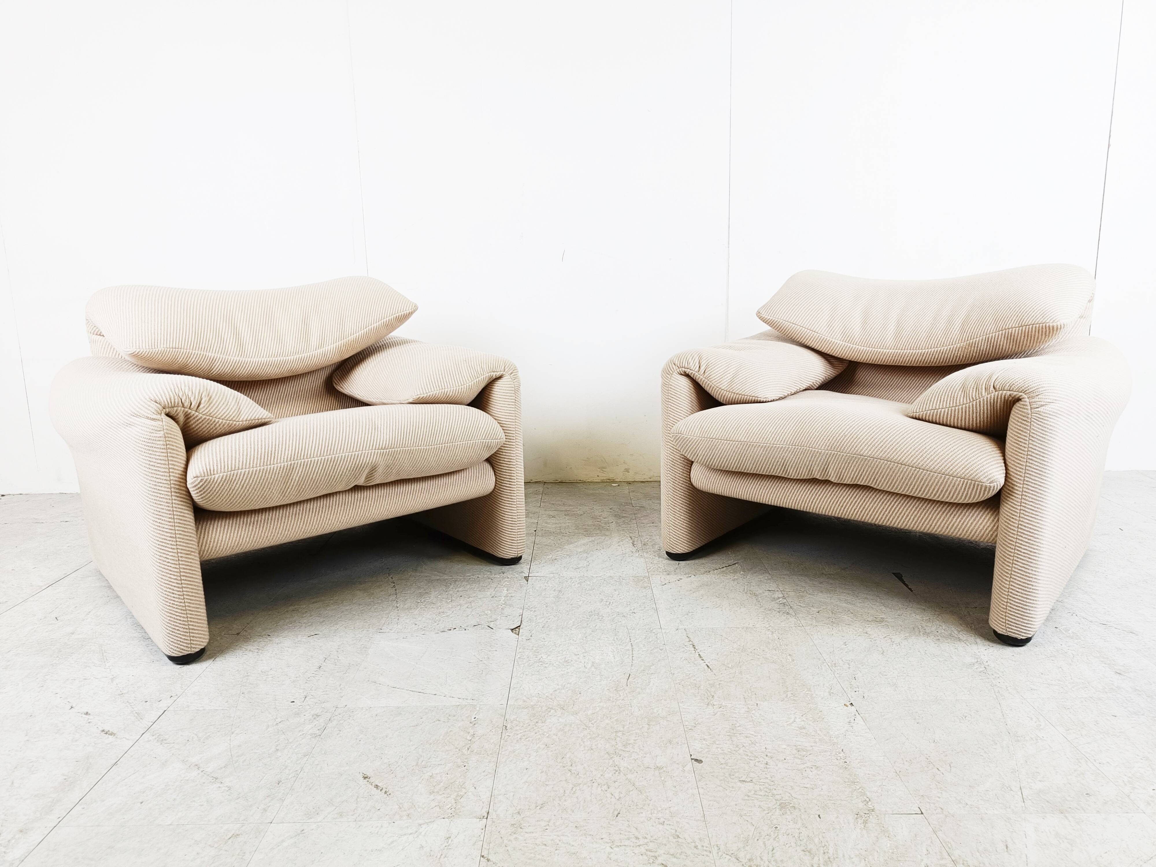 Paire de fauteuils Maralunga par Vico Magistretti pour Cassina, 1973