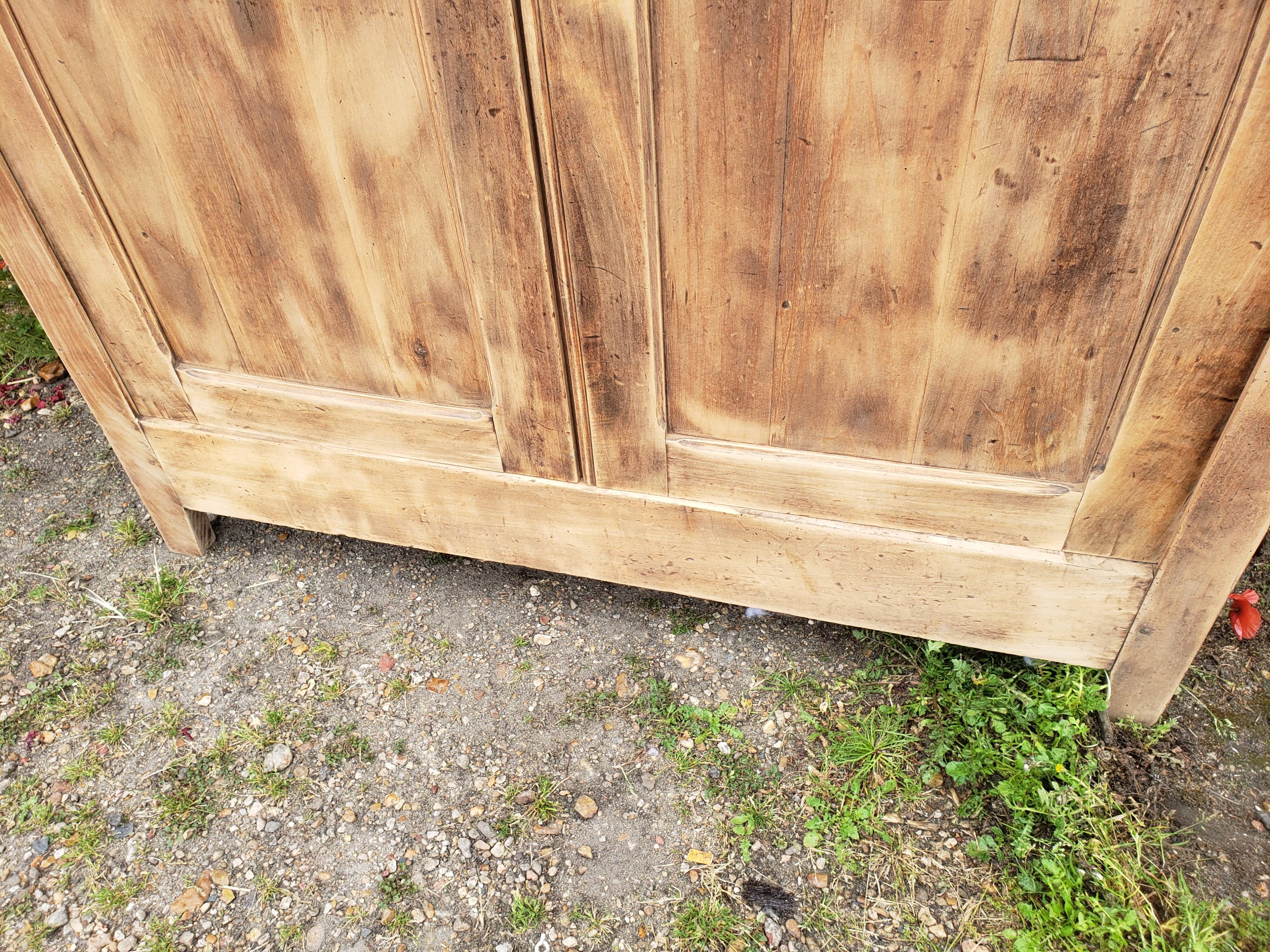 Parisian wardrobe wood in the rough "skirts"