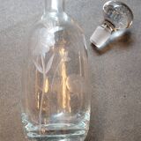 Carafe ancienne verre épais gravé