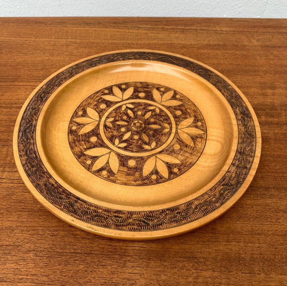 Vintage wooden wall plates, set of 4