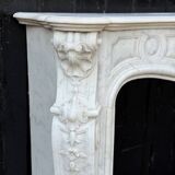 Cheminée de style Louis XV en marbre de Carrare vers 1880