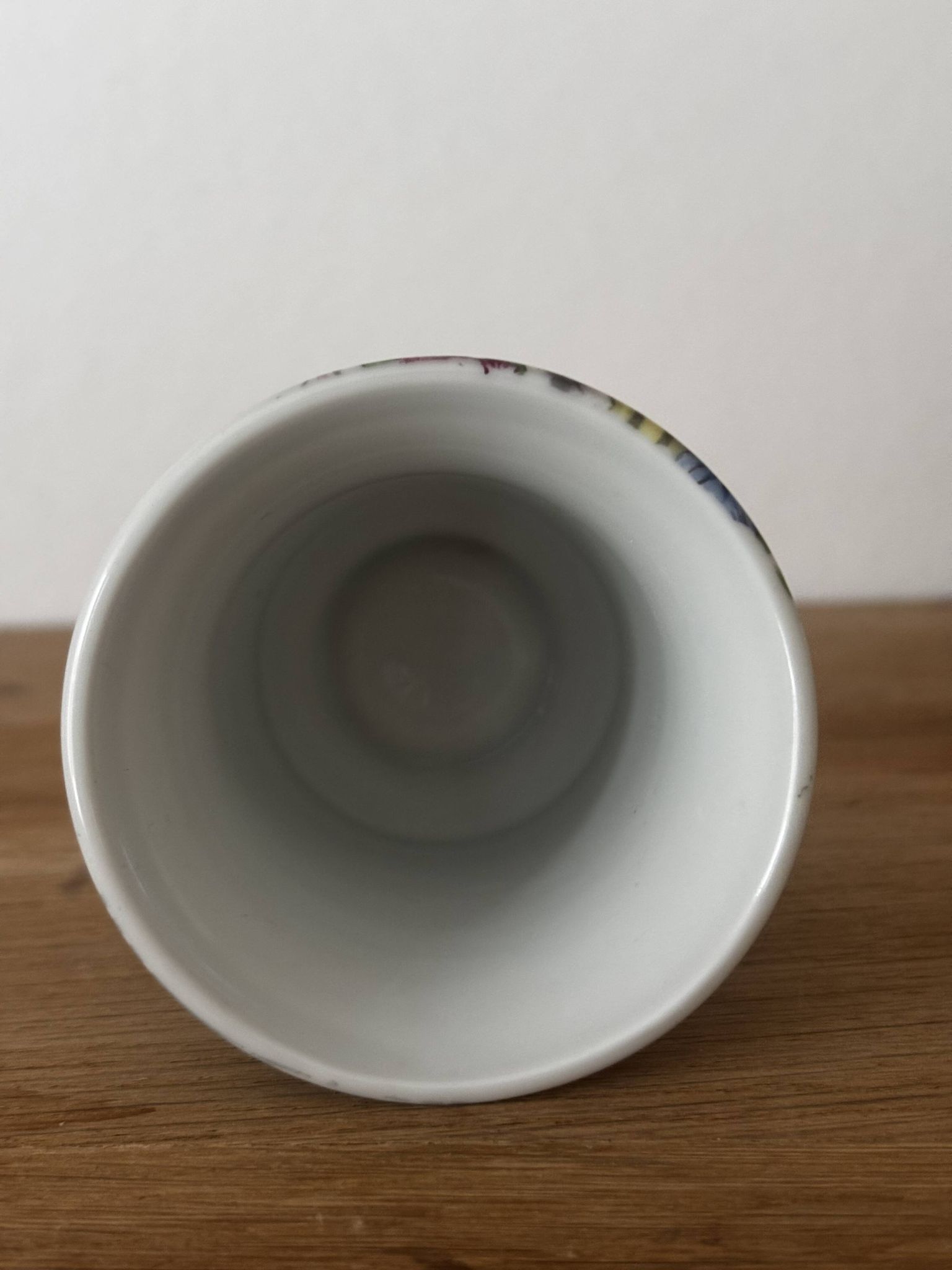 Adorable small porcelain vase from Paris with floral decoration.