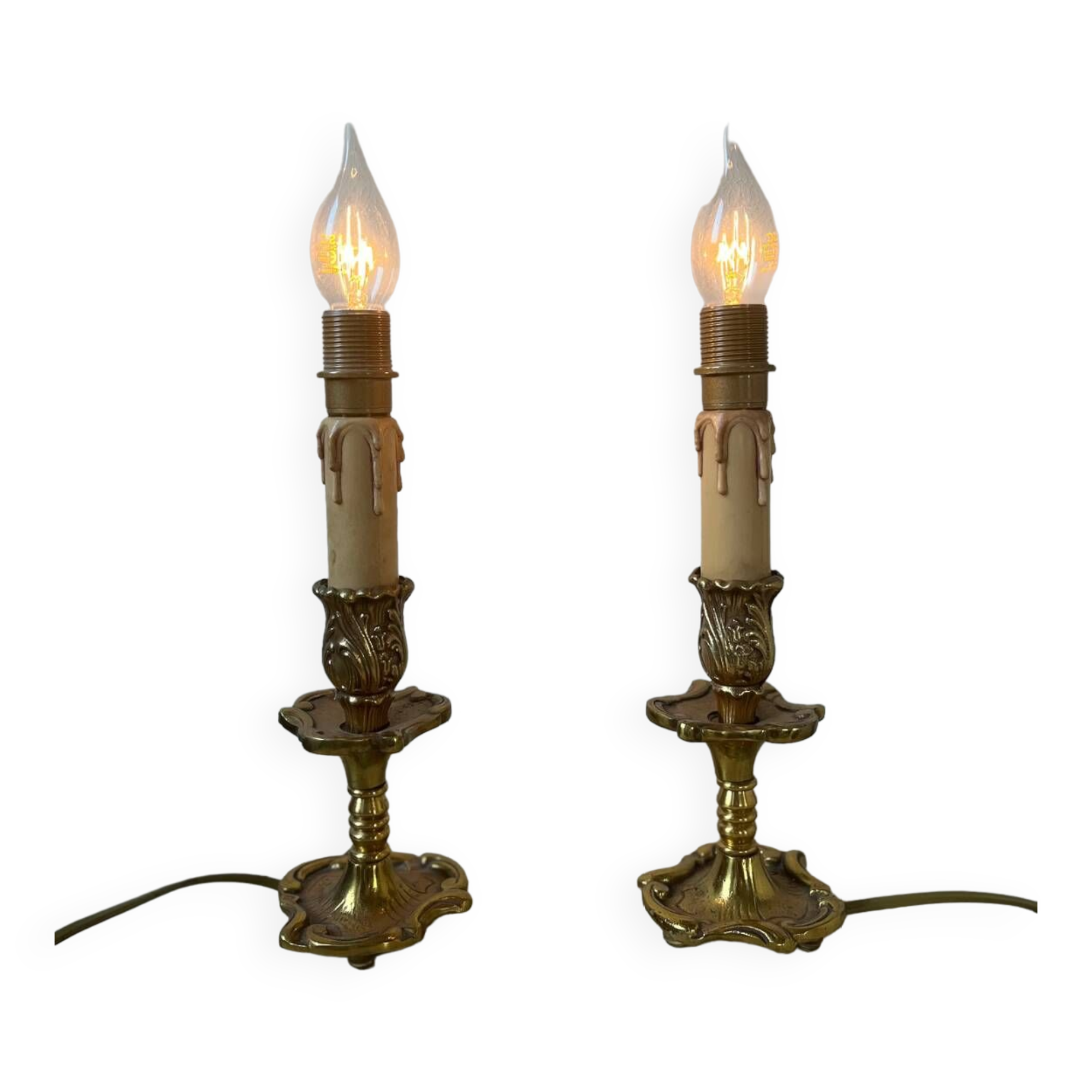 Paire de lampes en bronze rocaille Louis XV
