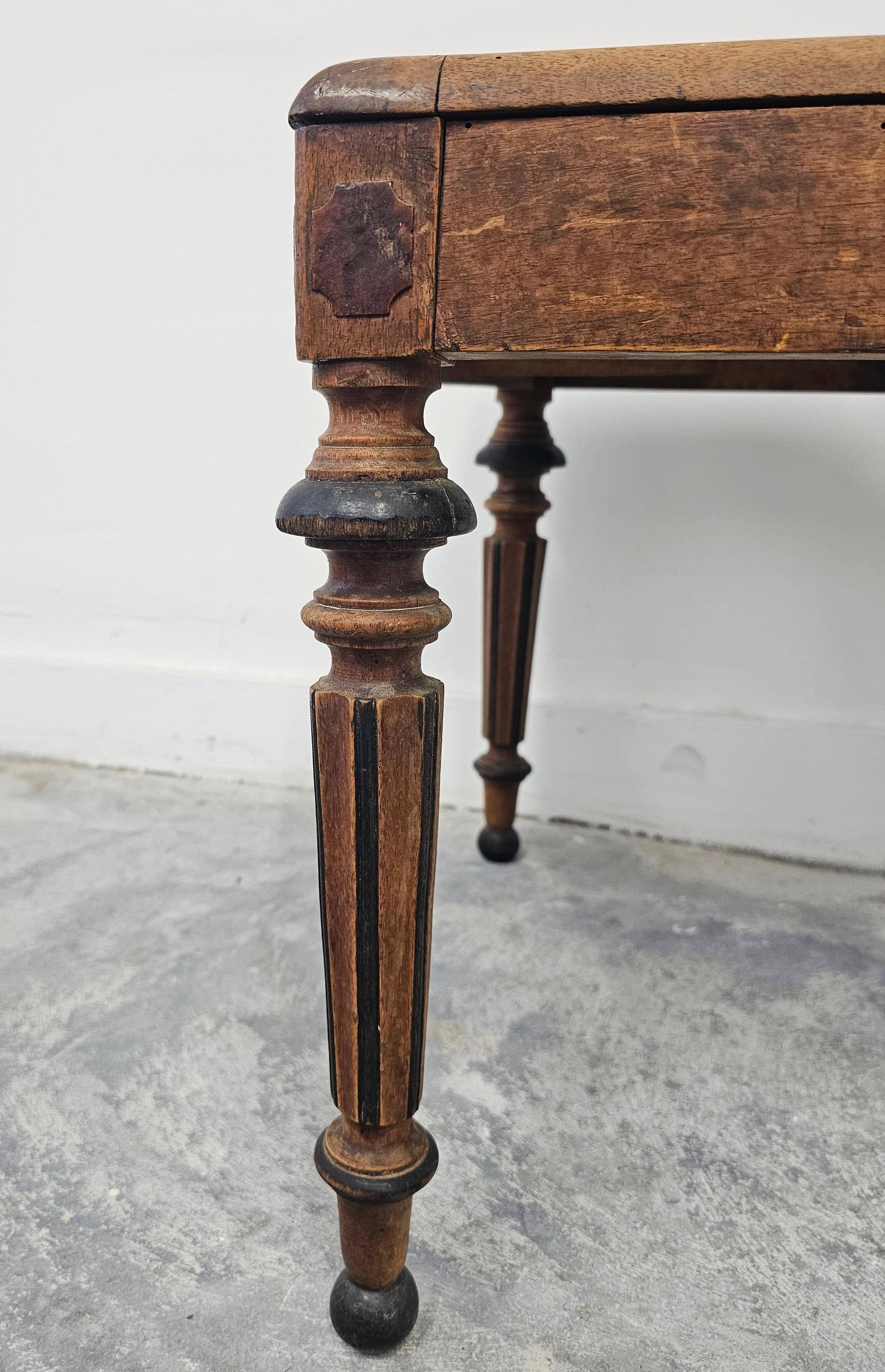 Set of 6 antique dining chairs in solid walnut, cane seats, 19th century.