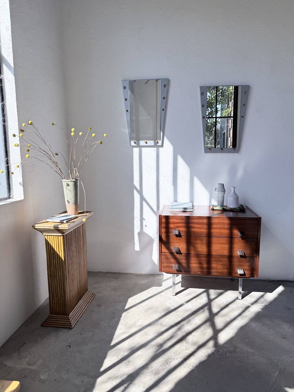 Commode teck poignées cuir 1960