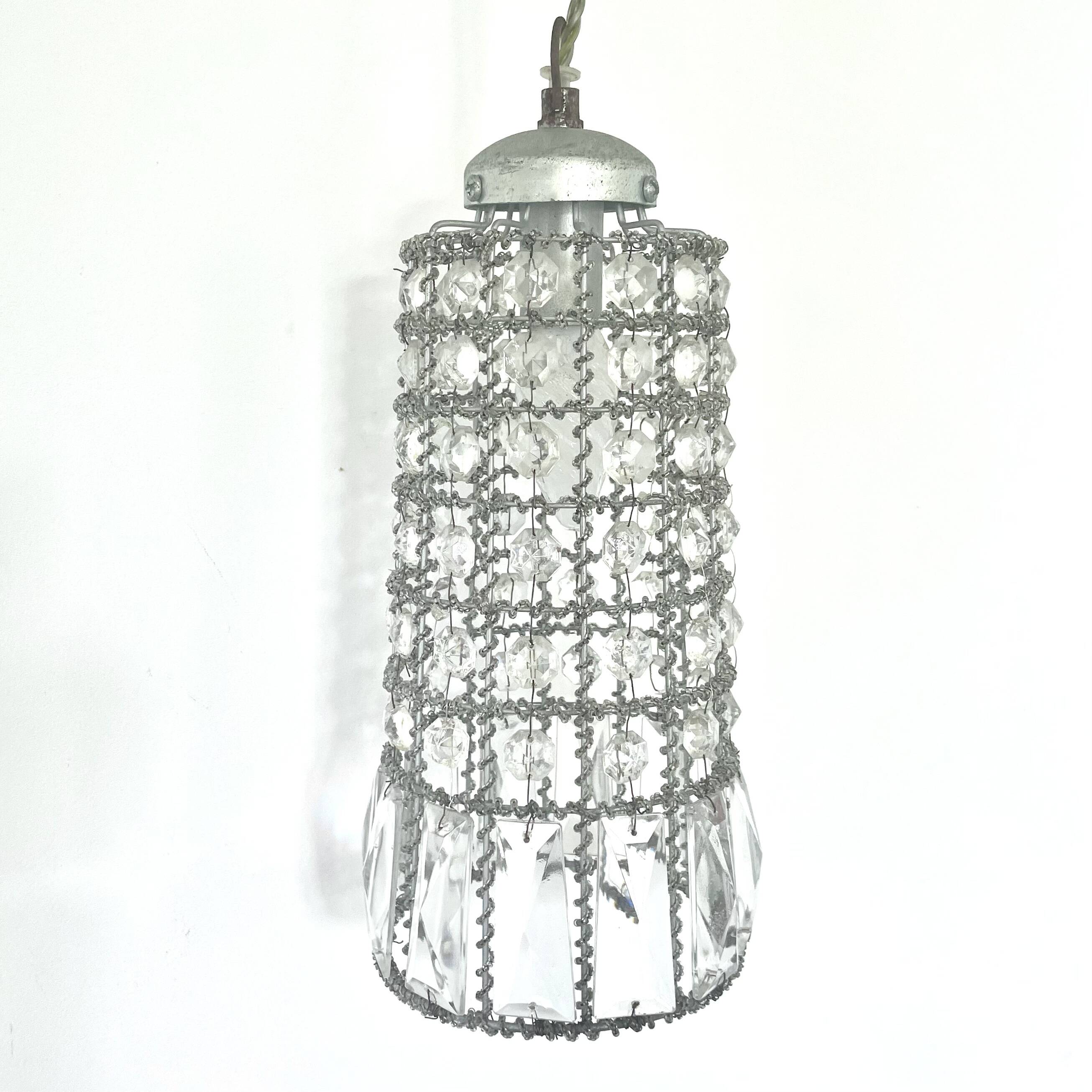 Suspension in old glass beads