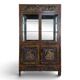 Vitrine cabinet chinois richement sculpté du début XXème