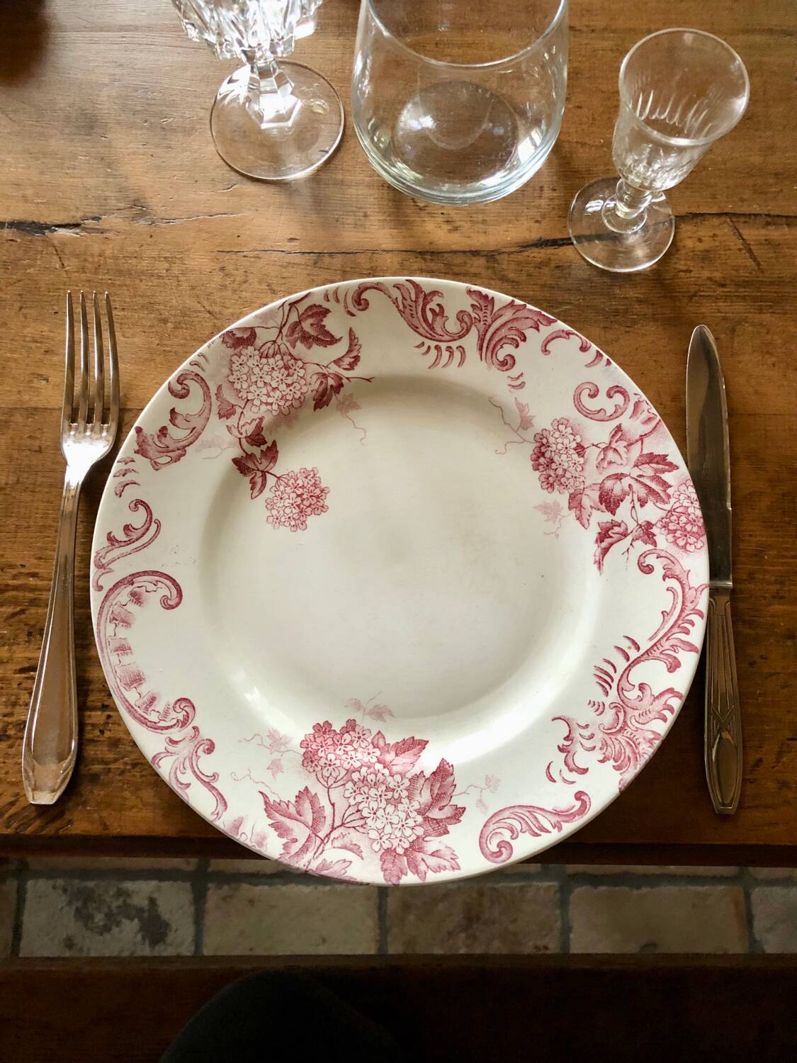 "Snowball" plates in ironstone by Amand and Hamage